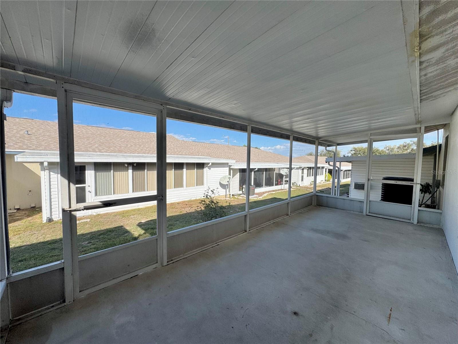 Listing photo id 20 for 292 Winter Ridge Boulevard 292