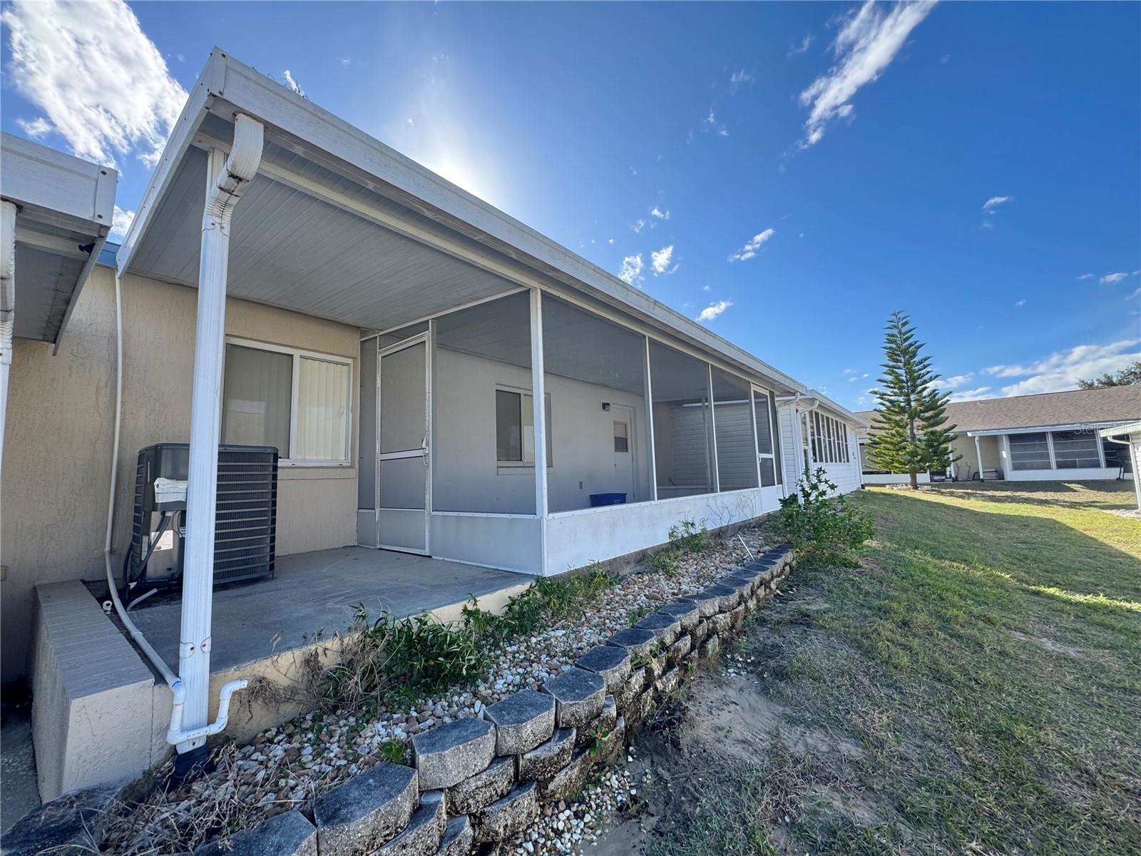 Listing photo id 21 for 292 Winter Ridge Boulevard 292