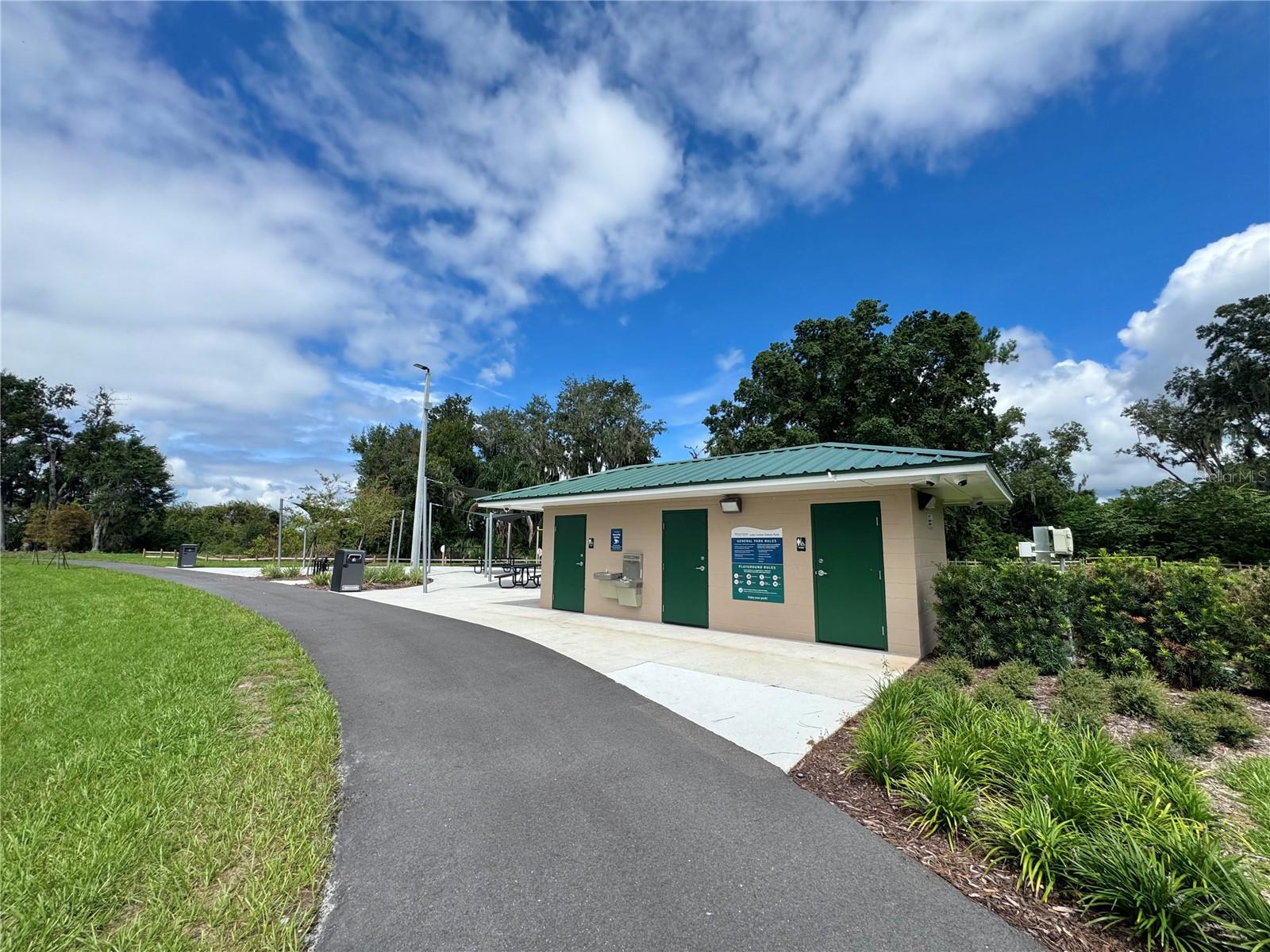 Listing photo id 33 for 292 Winter Ridge Boulevard 292