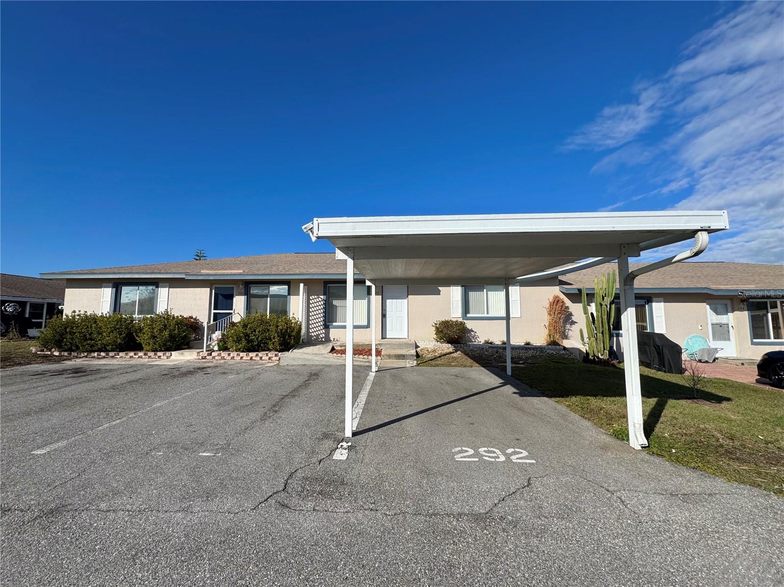 Listing photo id 35 for 292 Winter Ridge Boulevard 292