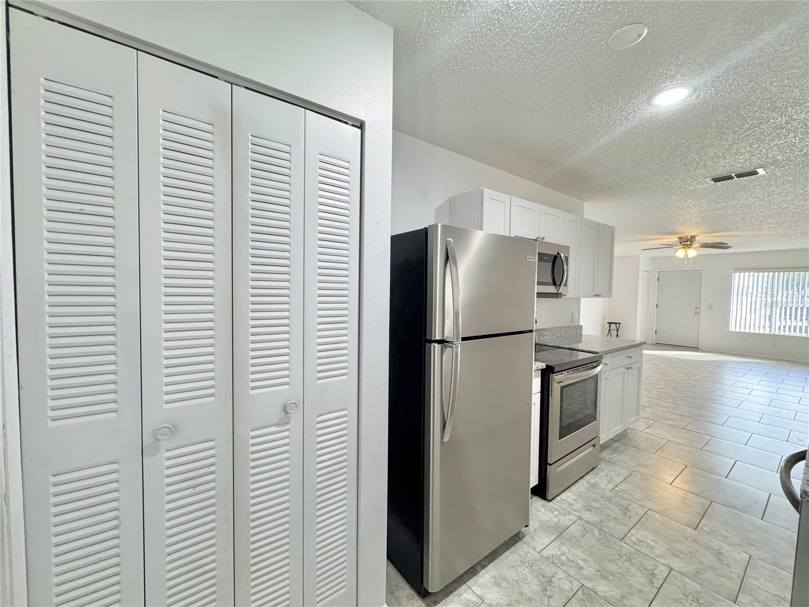 Listing photo id 5 for 292 Winter Ridge Boulevard 292