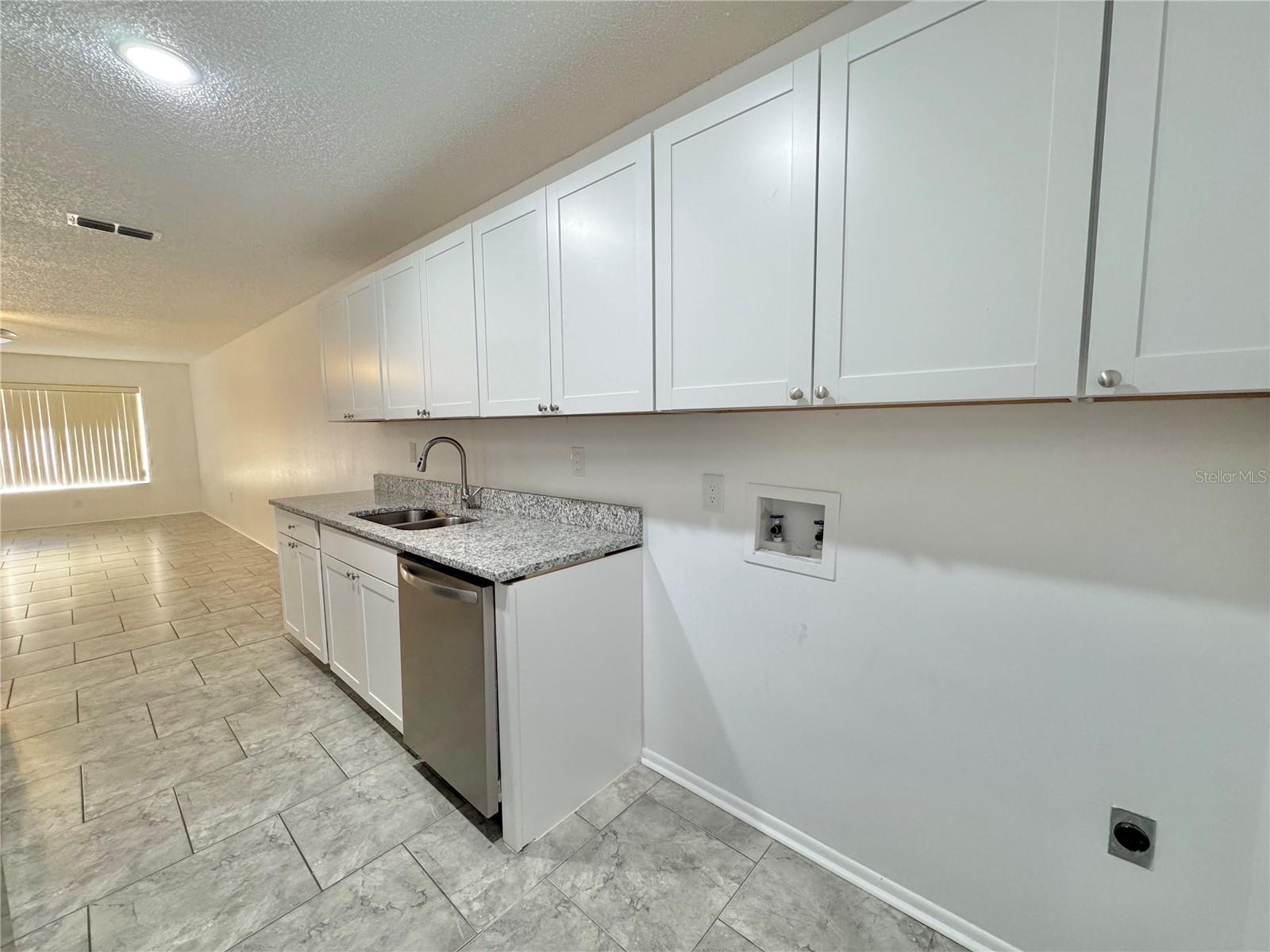 Listing photo id 6 for 292 Winter Ridge Boulevard 292