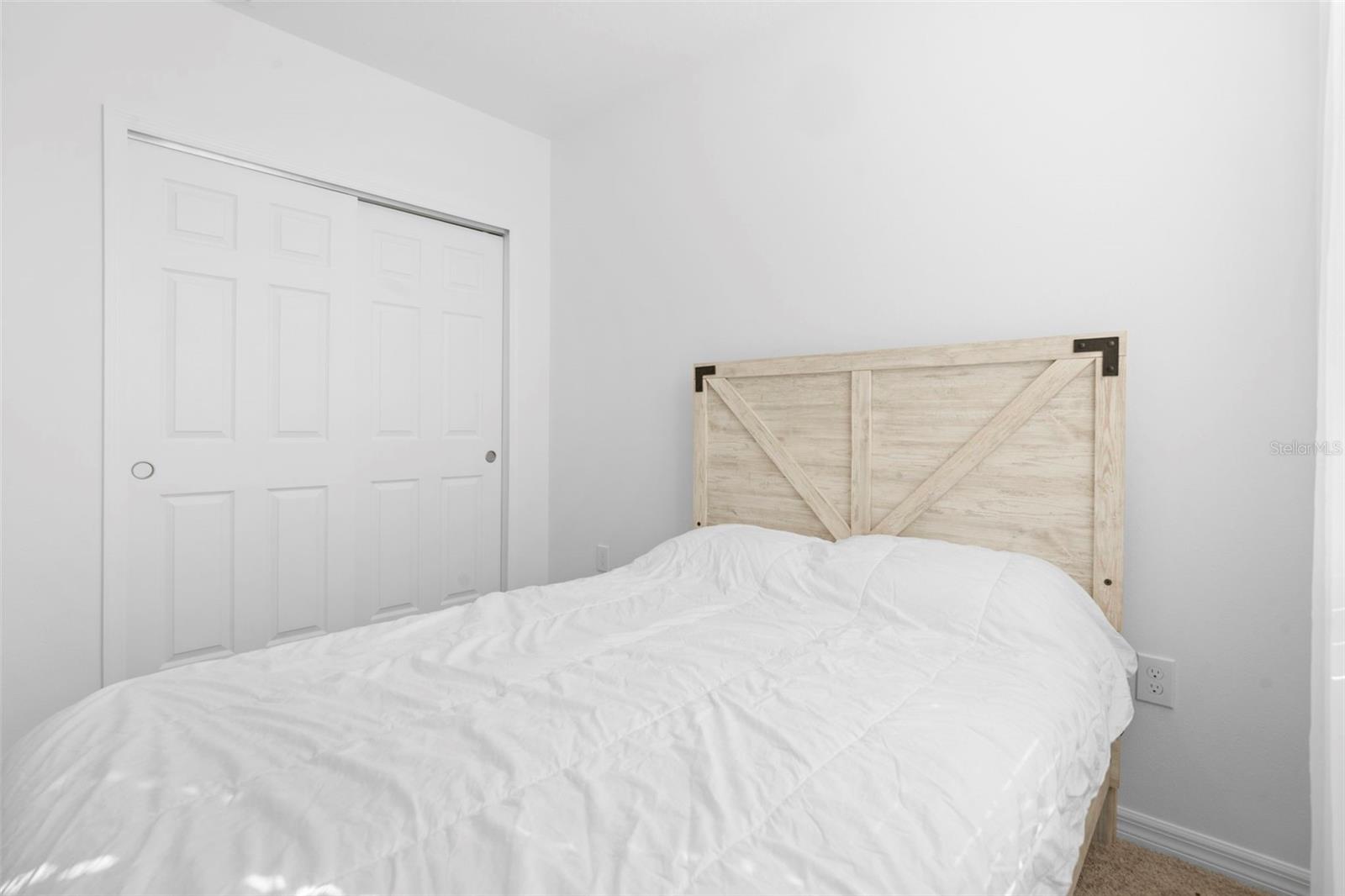 Image 25 of 54 For 2409 White Tail Street