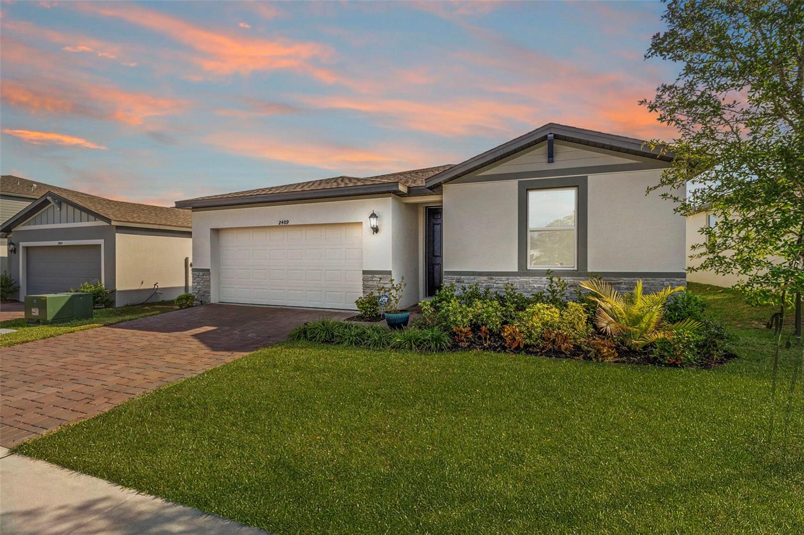 Image 3 of 54 For 2409 White Tail Street