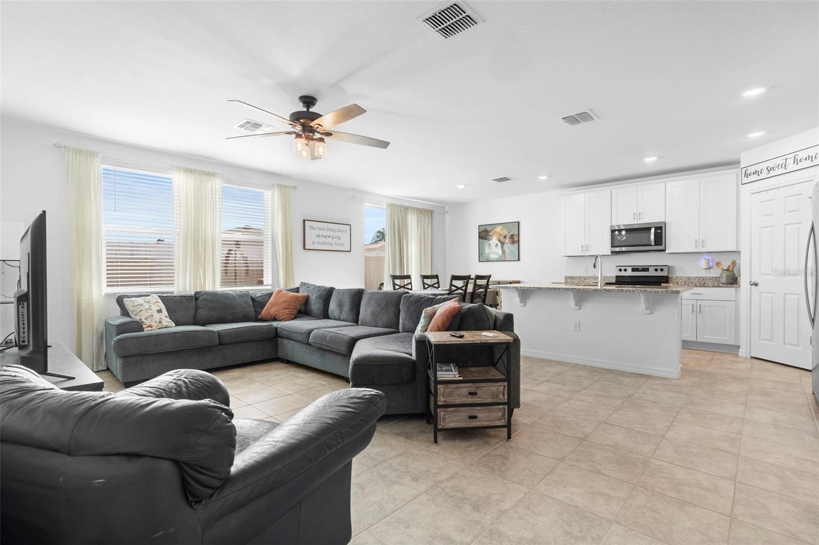 Image 33 of 54 For 2409 White Tail Street