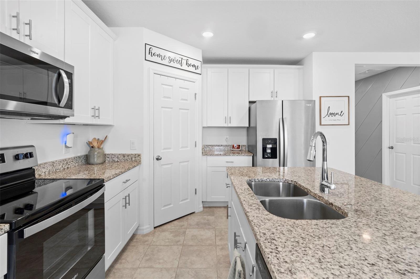 Image 37 of 54 For 2409 White Tail Street