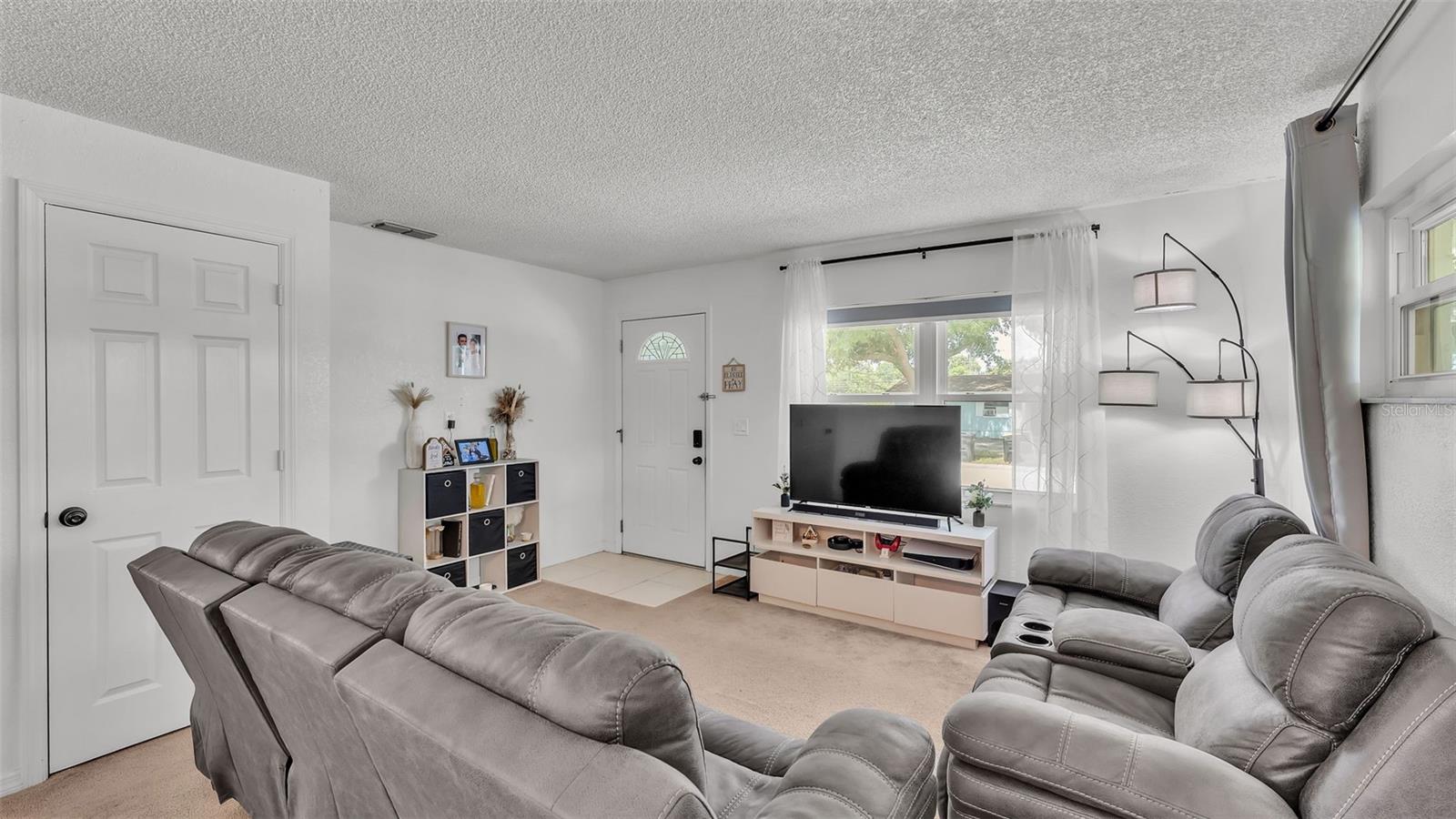 Image 10 of 39 For 815 Everett Street