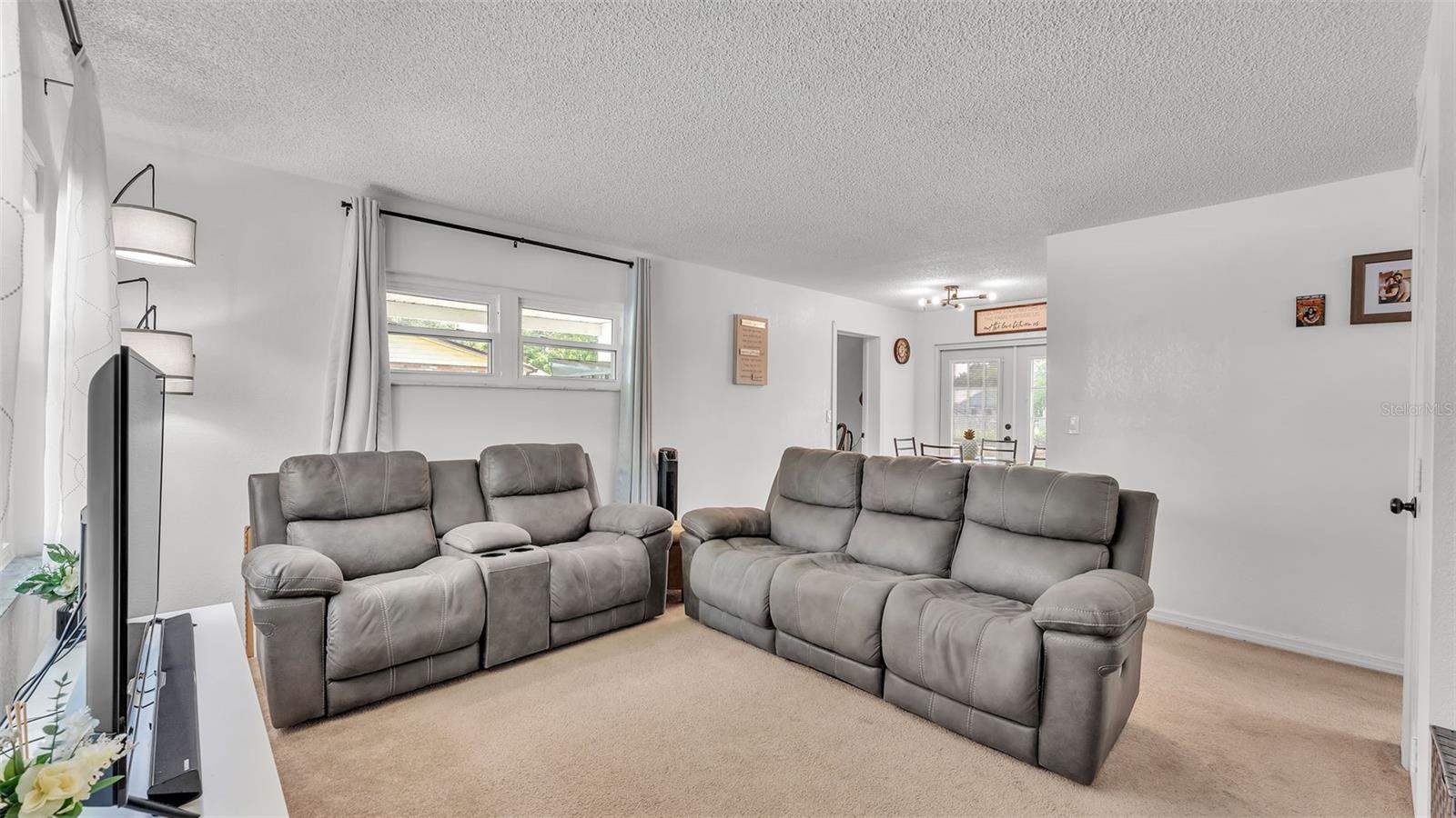 Image 12 of 39 For 815 Everett Street