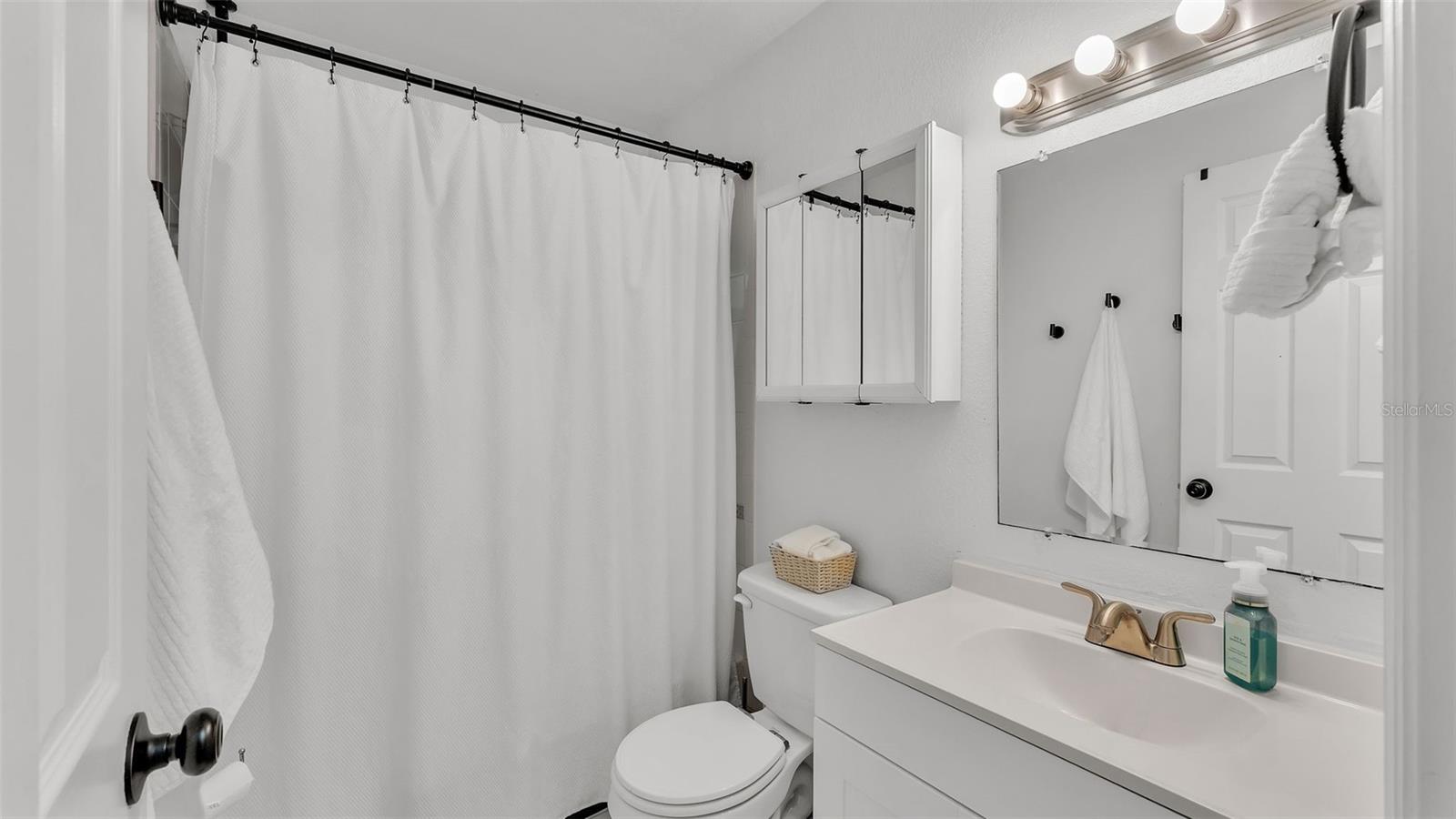 Image 14 of 39 For 815 Everett Street