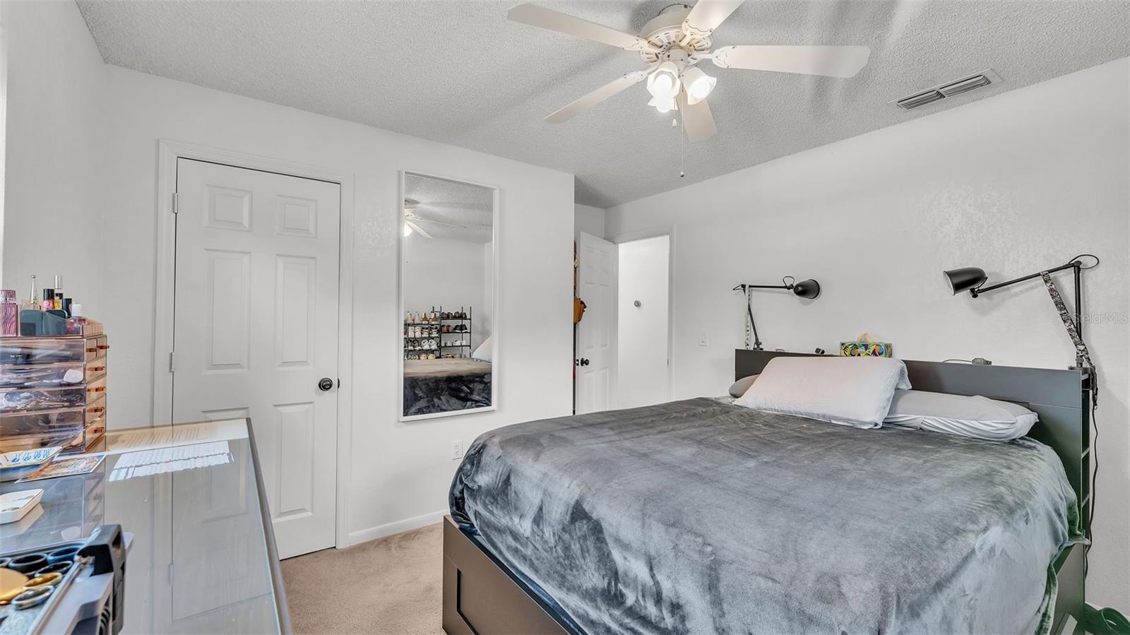 Image 17 of 39 For 815 Everett Street