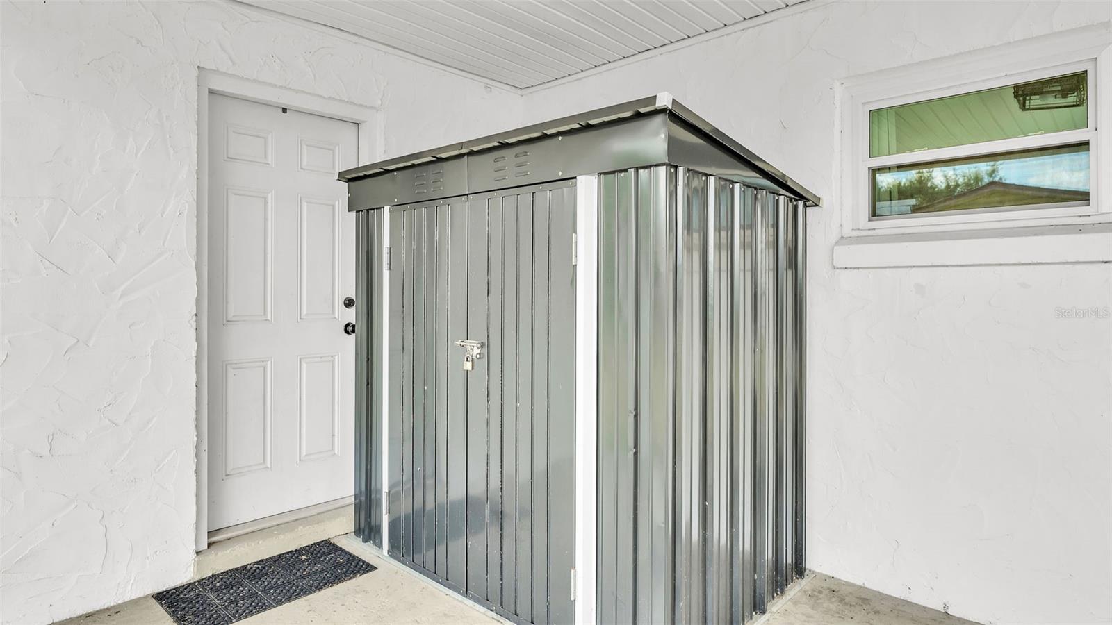 Image 23 of 39 For 815 Everett Street