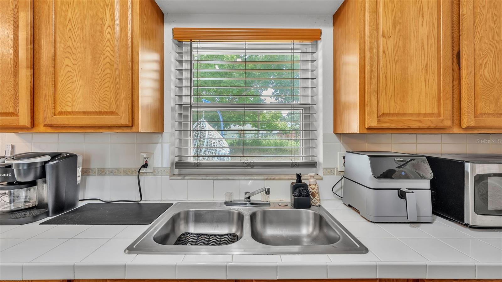 Image 4 of 39 For 815 Everett Street