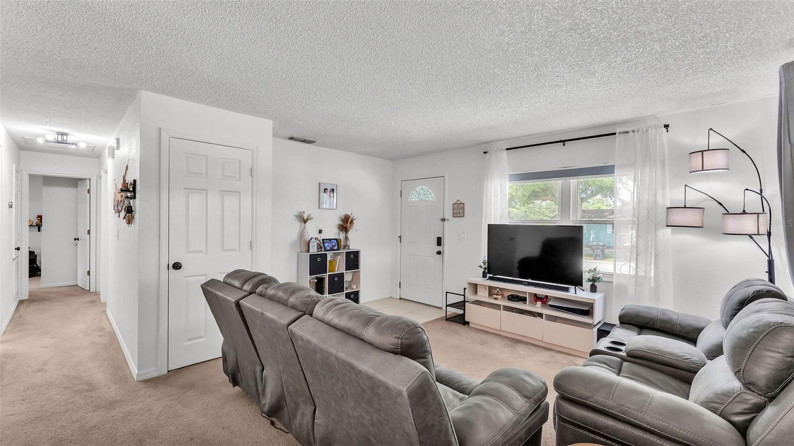 Image 5 of 39 For 815 Everett Street