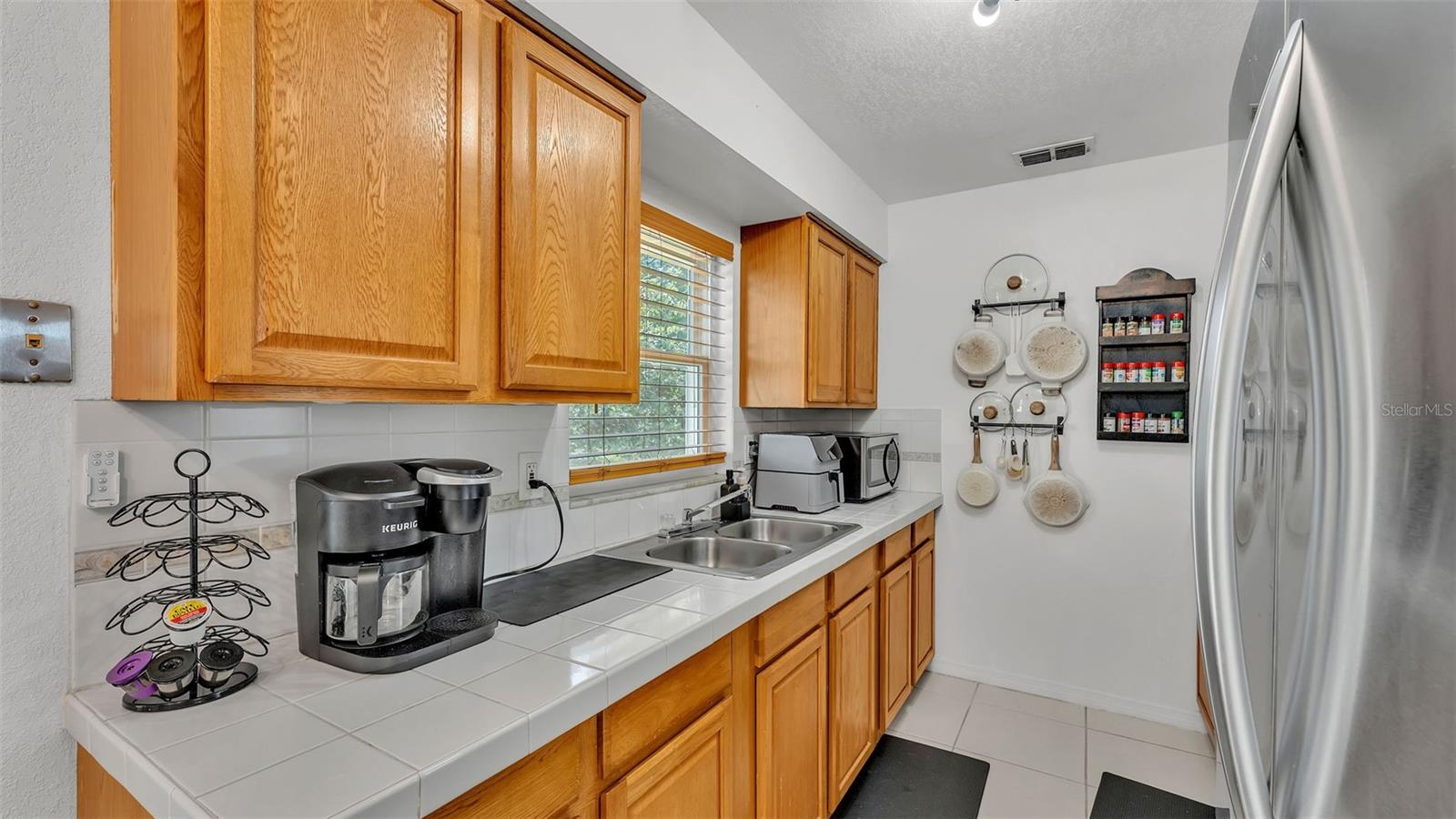 Image 8 of 39 For 815 Everett Street