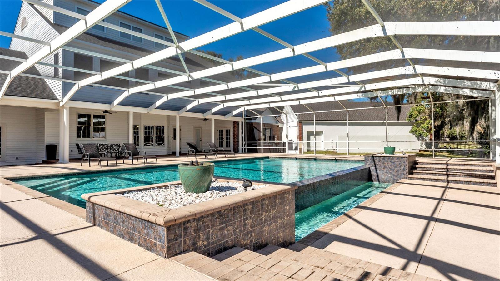 Image 25 of 89 For 3826 Gaines Court