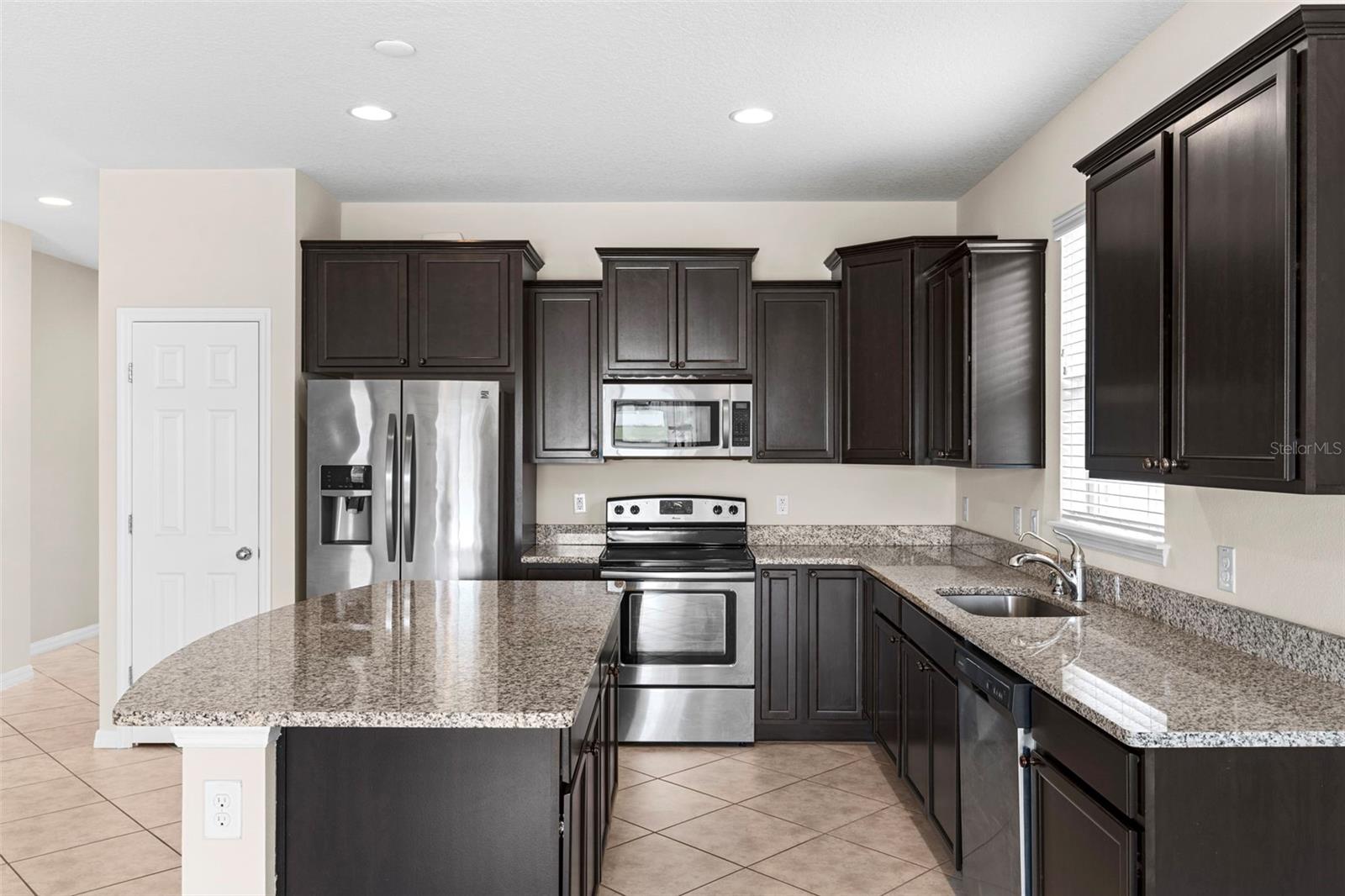 Image 14 of 35 For 8933 Hinsdale Heights Drive