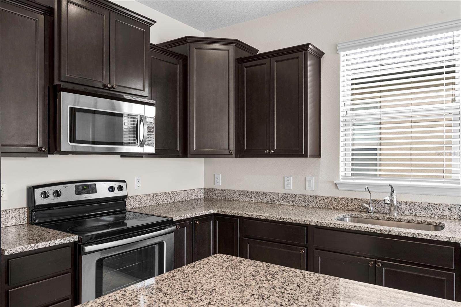 Image 15 of 35 For 8933 Hinsdale Heights Drive