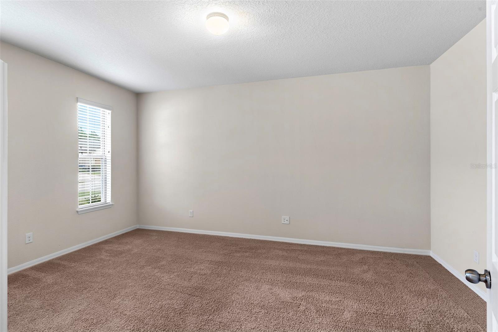 Image 5 of 35 For 8933 Hinsdale Heights Drive