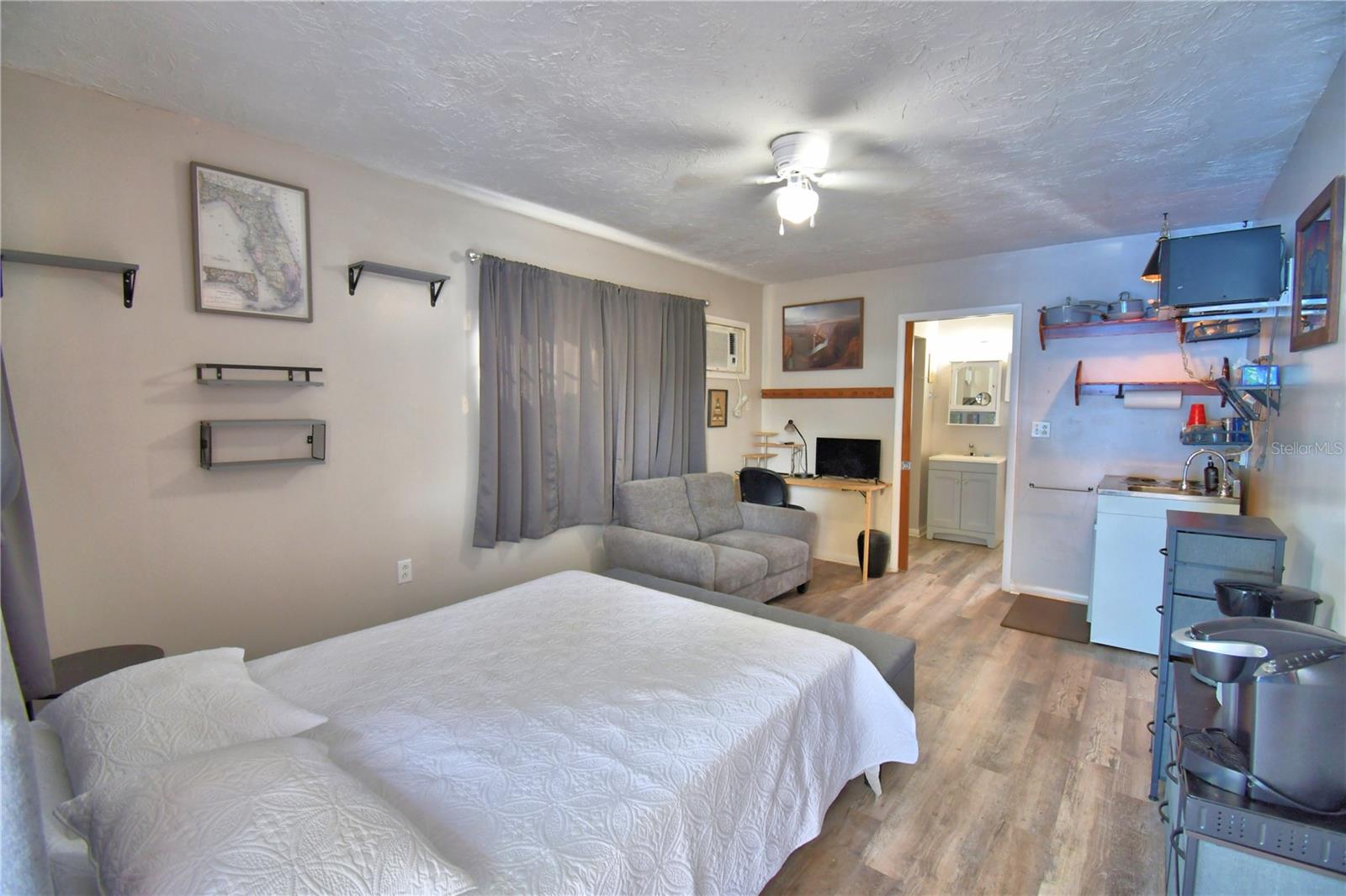 Image 18 of 56 For 4327 Chambers Street