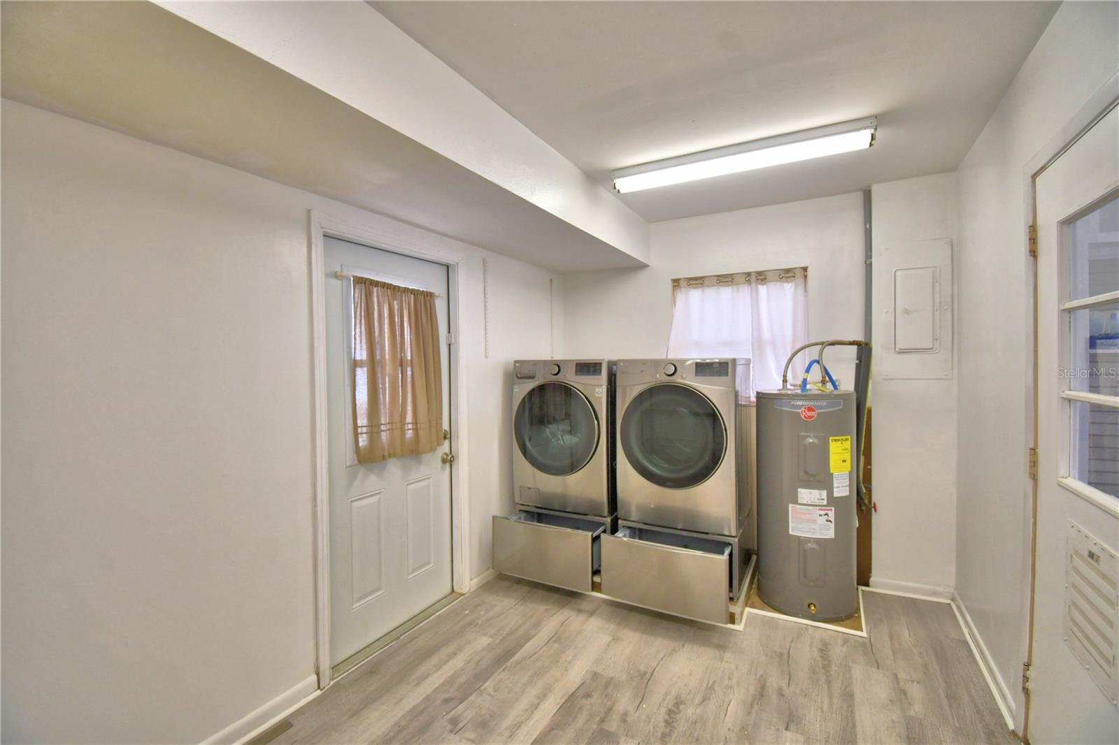 Image 38 of 56 For 4327 Chambers Street