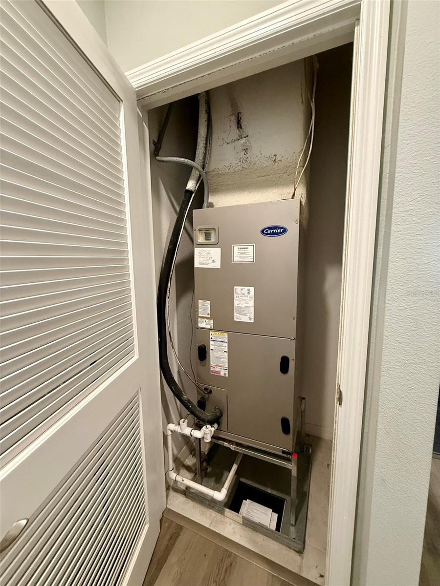 Image 22 of 41 For 257 Meadowbrook Boulevard