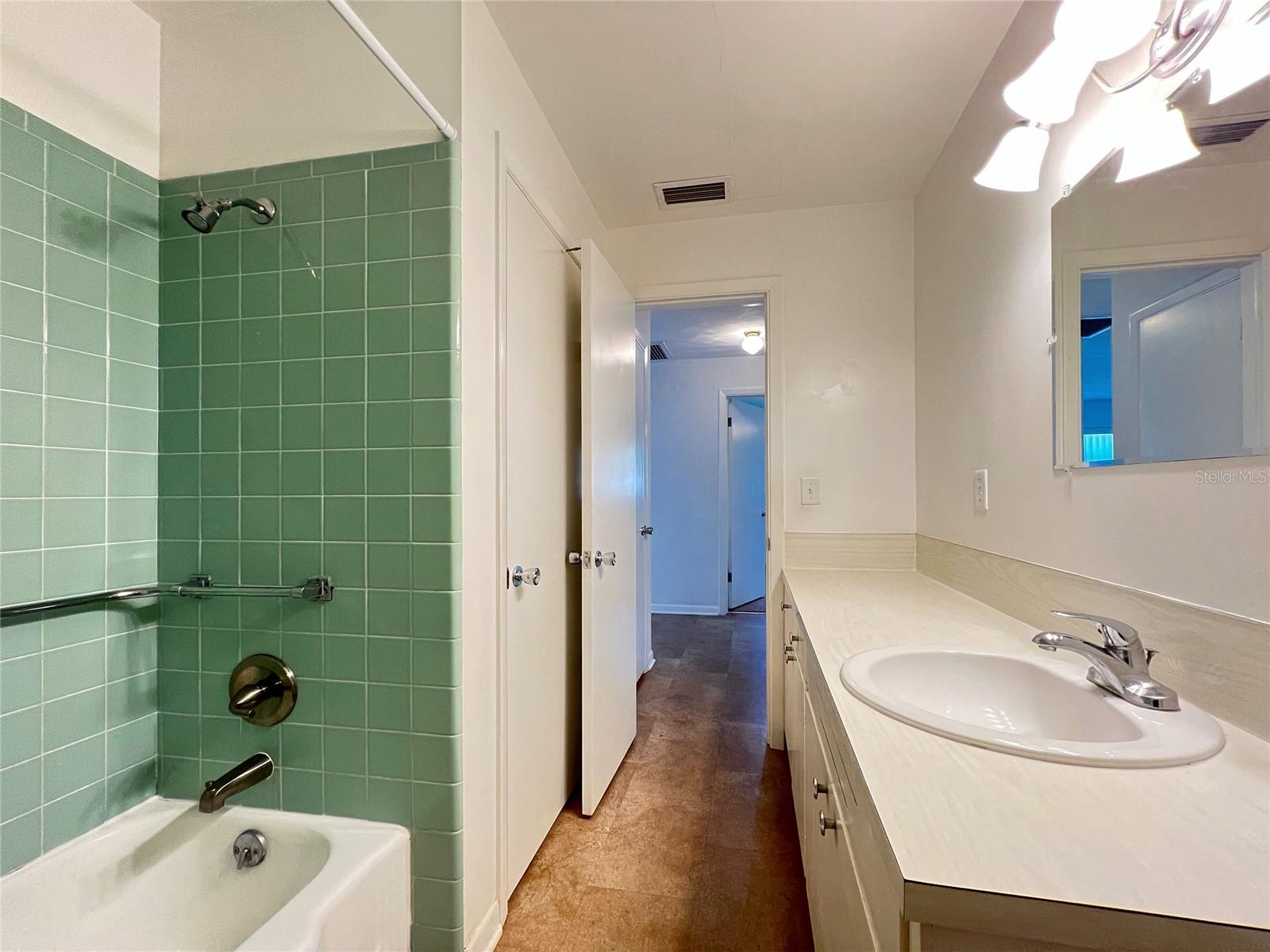 Image 13 of 17 For 696 Avenue C Se