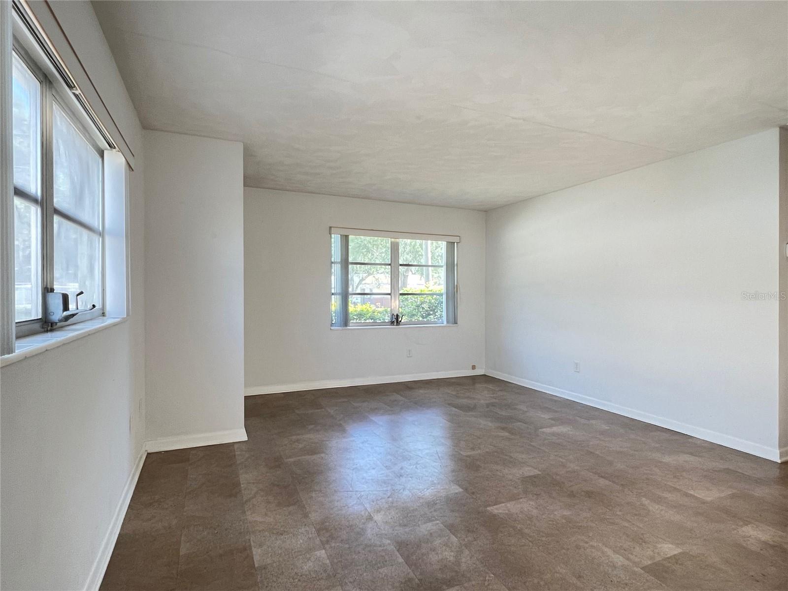 Image 5 of 17 For 696 Avenue C Se