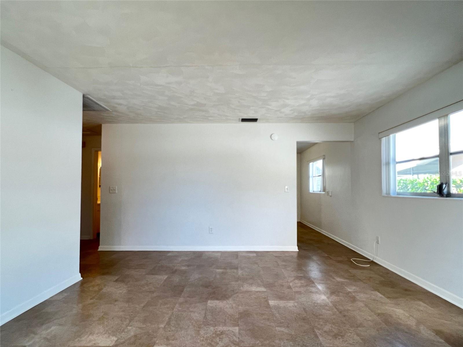 Image 6 of 17 For 696 Avenue C Se