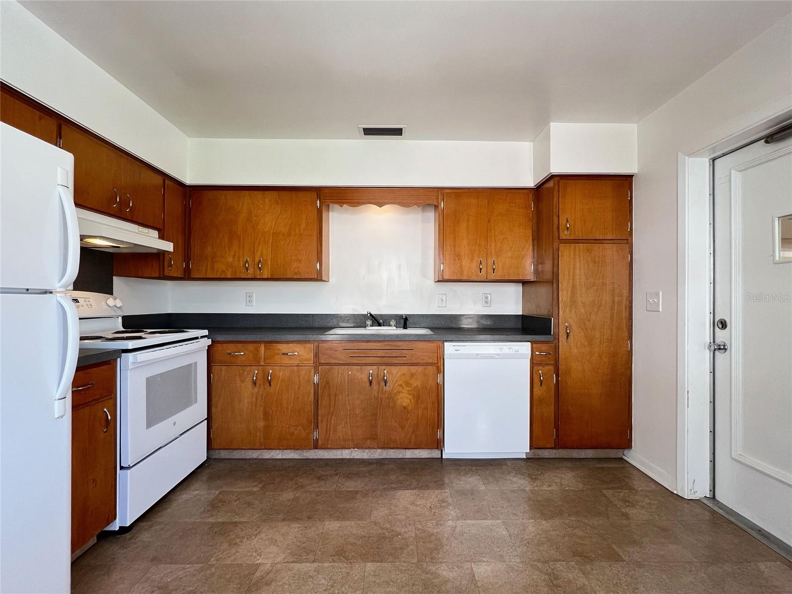 Image 8 of 17 For 696 Avenue C Se