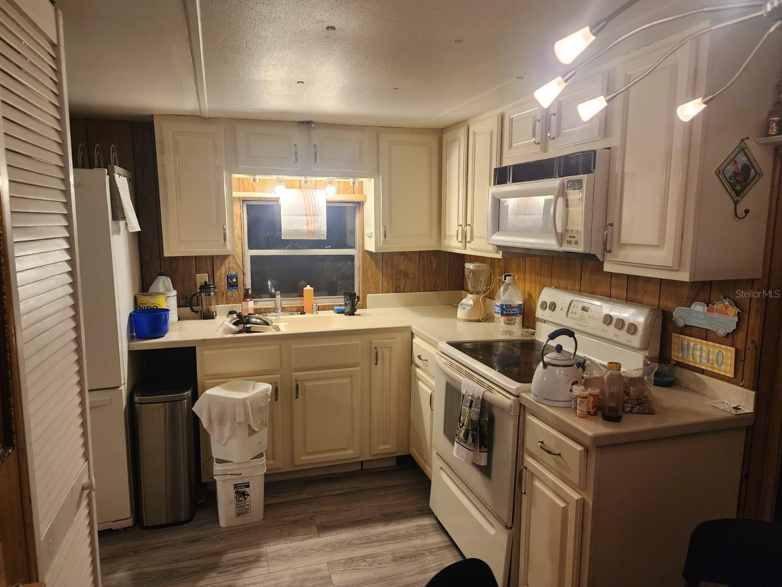 Image 21 of 51 For 7260 Woodstock Street