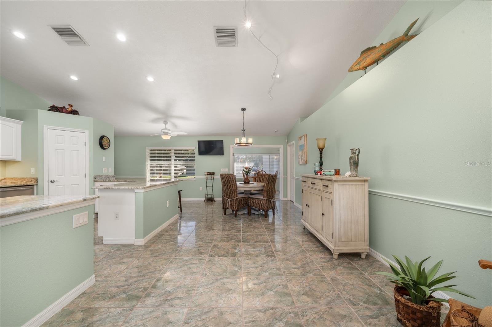 Image 11 of 62 For 101 Bougainvillea Street Ne