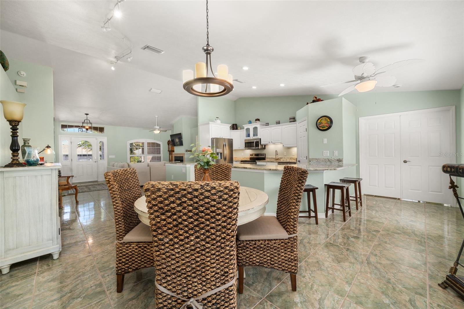 Image 12 of 62 For 101 Bougainvillea Street Ne