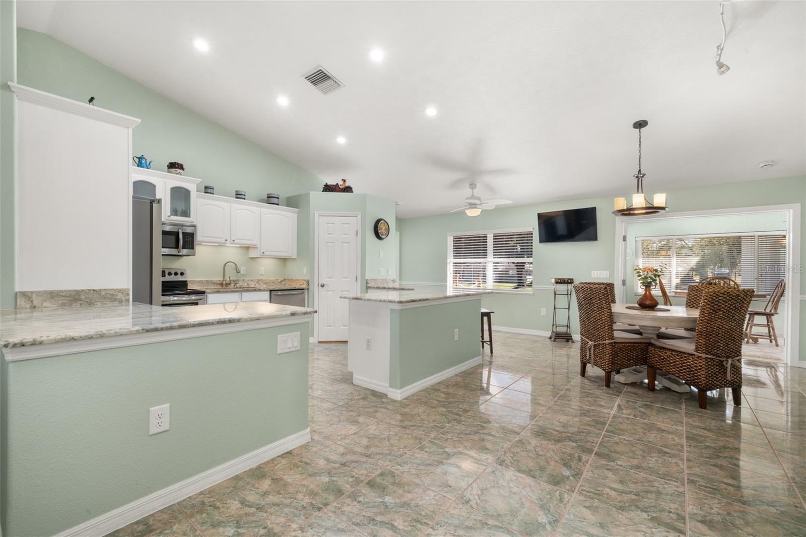 Image 14 of 62 For 101 Bougainvillea Street Ne