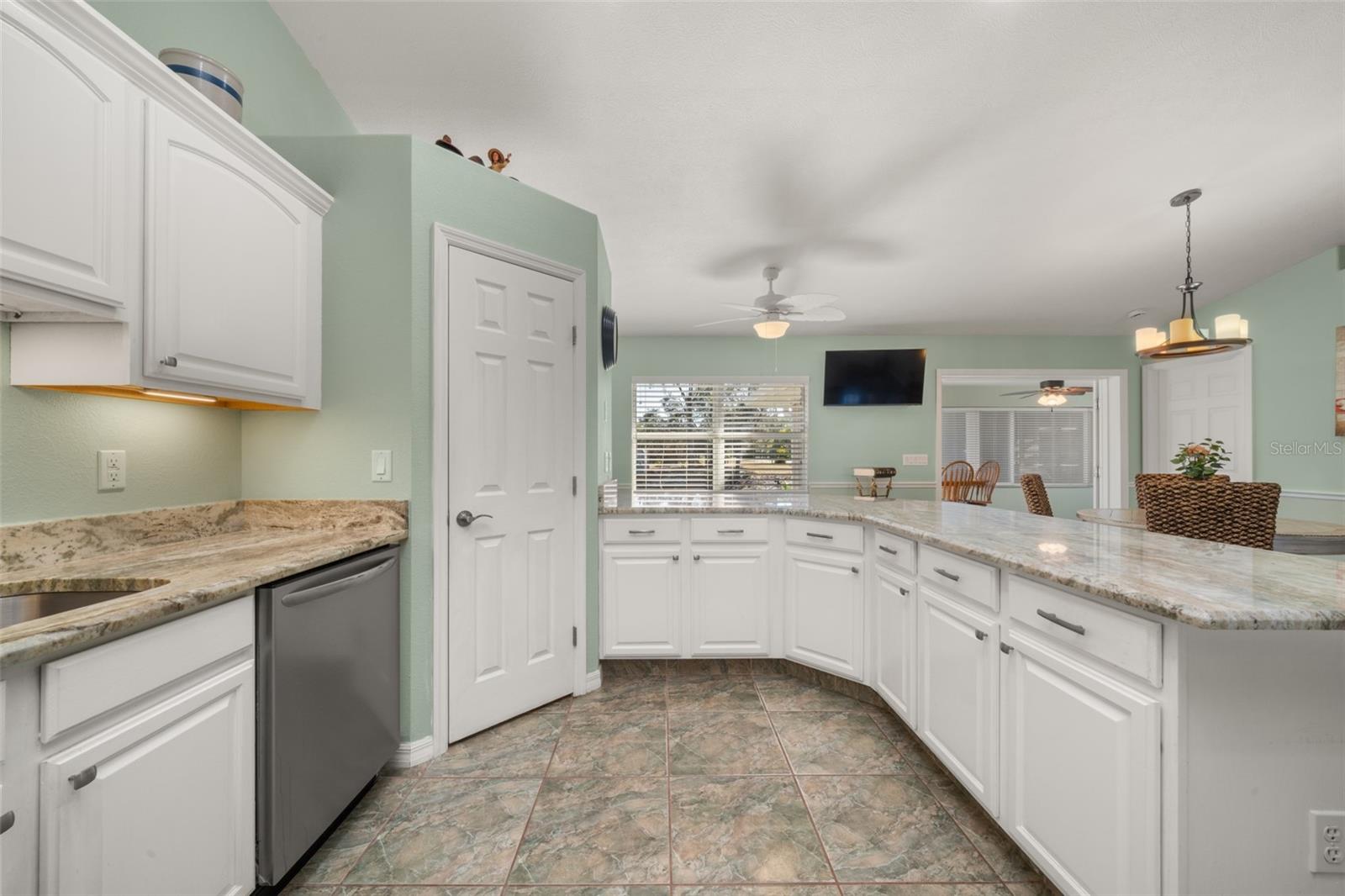 Image 18 of 62 For 101 Bougainvillea Street Ne