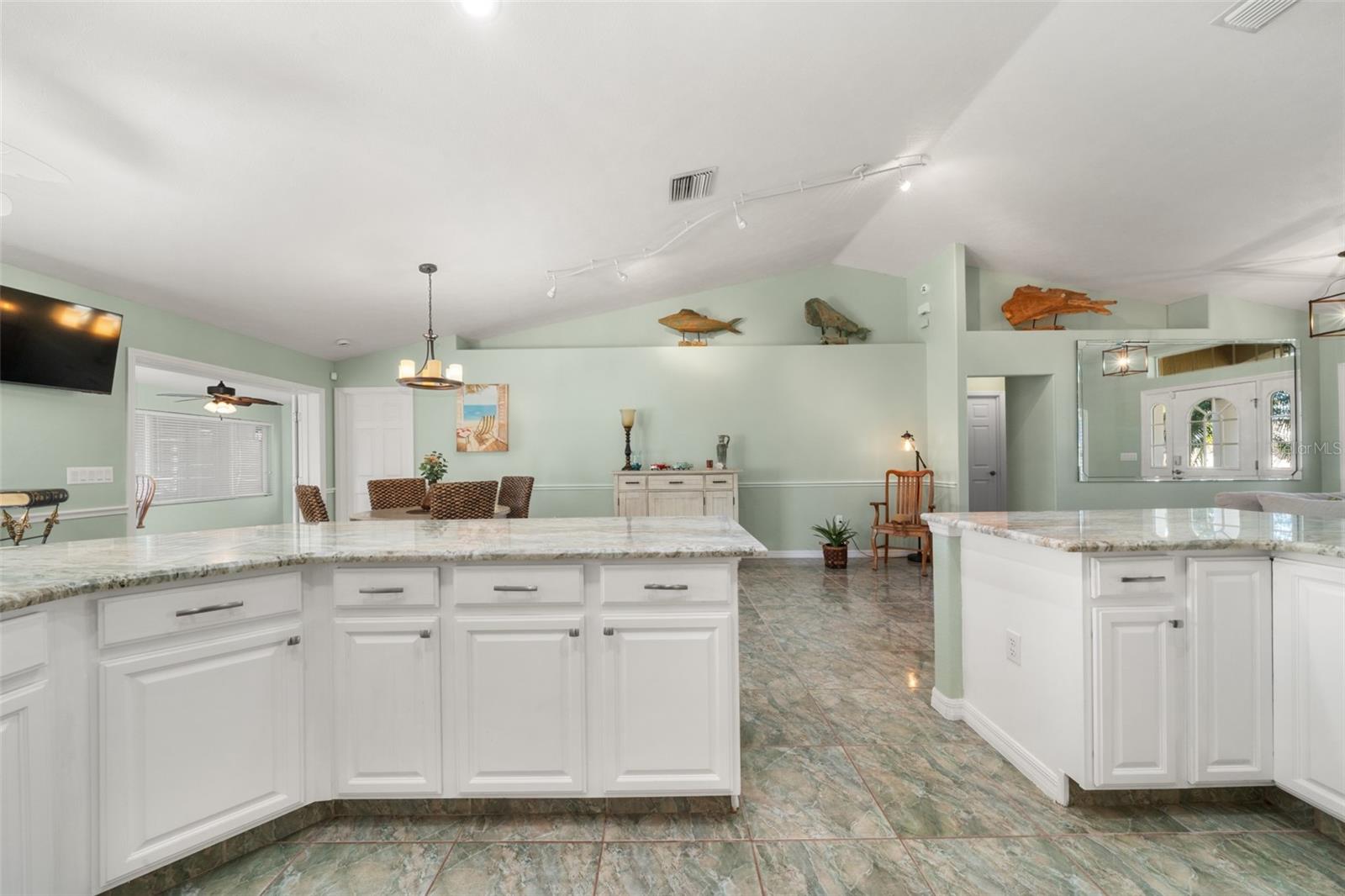 Image 20 of 62 For 101 Bougainvillea Street Ne