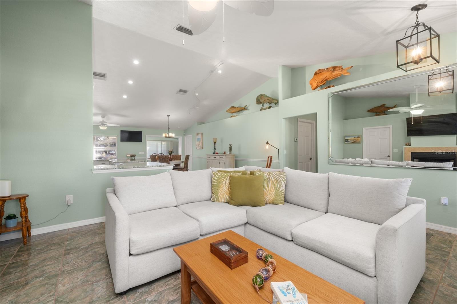 Image 21 of 62 For 101 Bougainvillea Street Ne