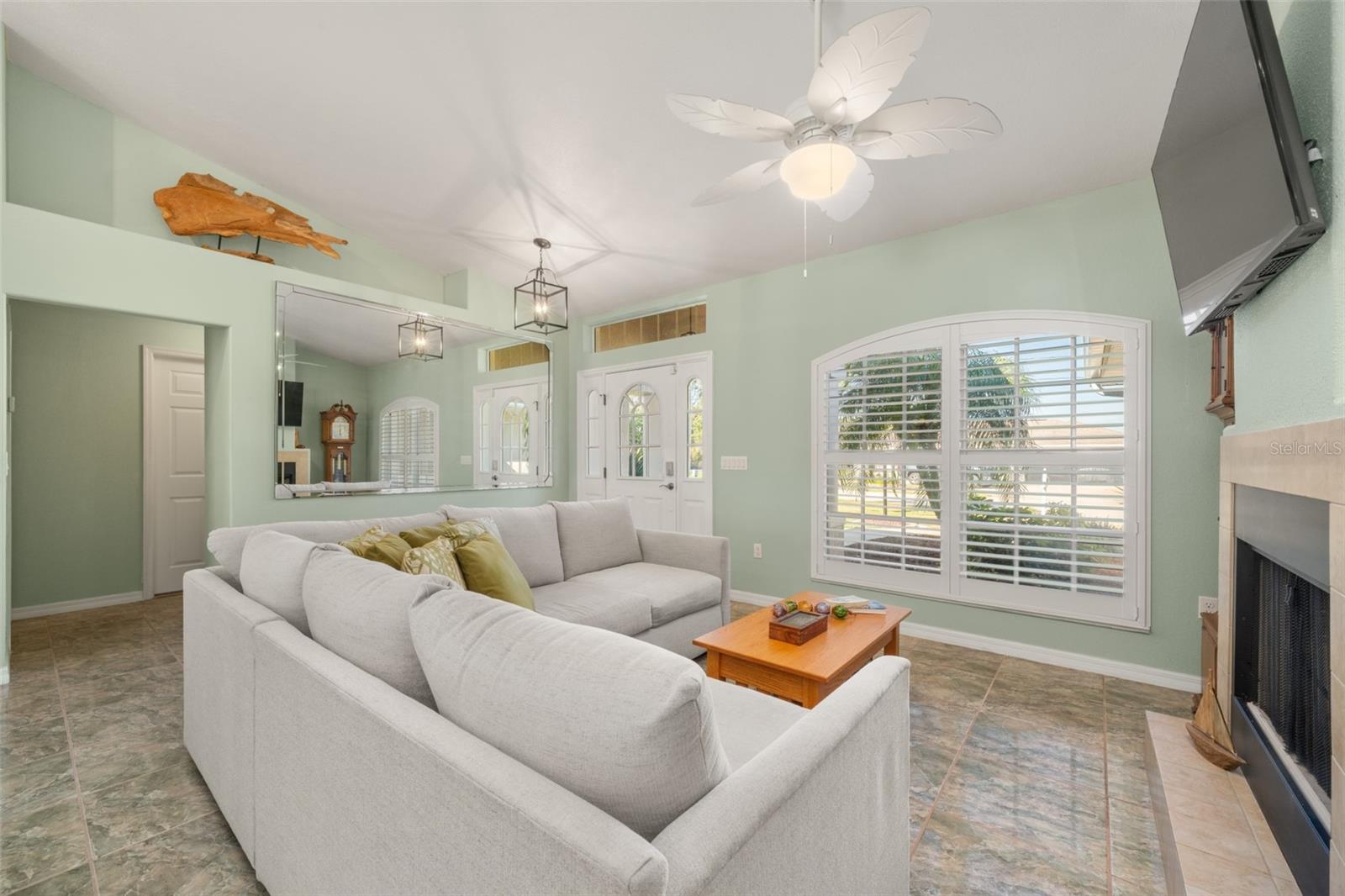 Image 22 of 62 For 101 Bougainvillea Street Ne