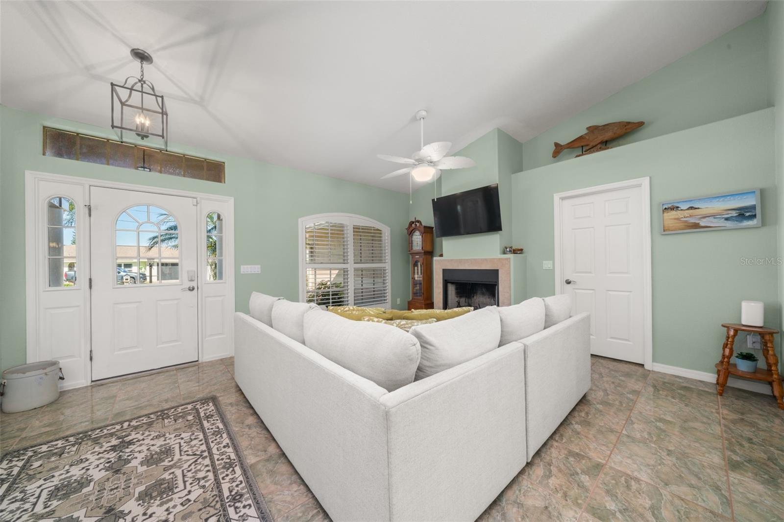 Image 23 of 62 For 101 Bougainvillea Street Ne