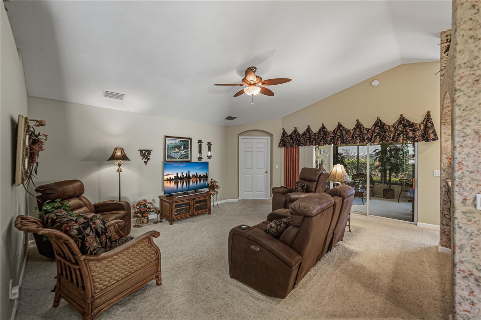 Image 22 of 64 For 332 Niblick Circle