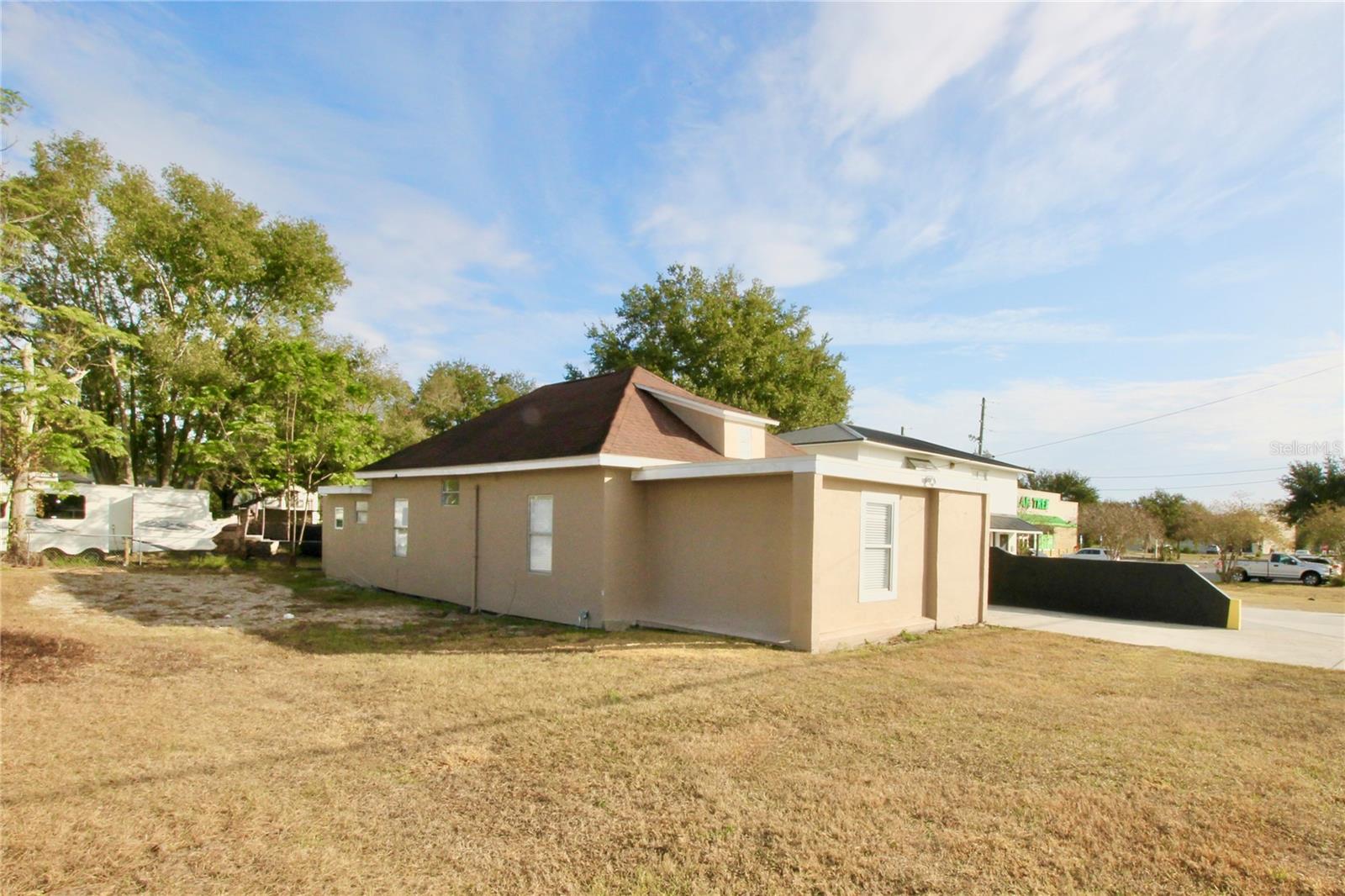 Image 5 of 42 For 610 Dundee Road