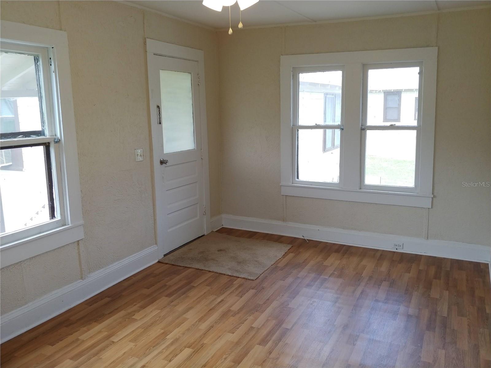 Image 20 of 43 For 423 Main Street A,b & C