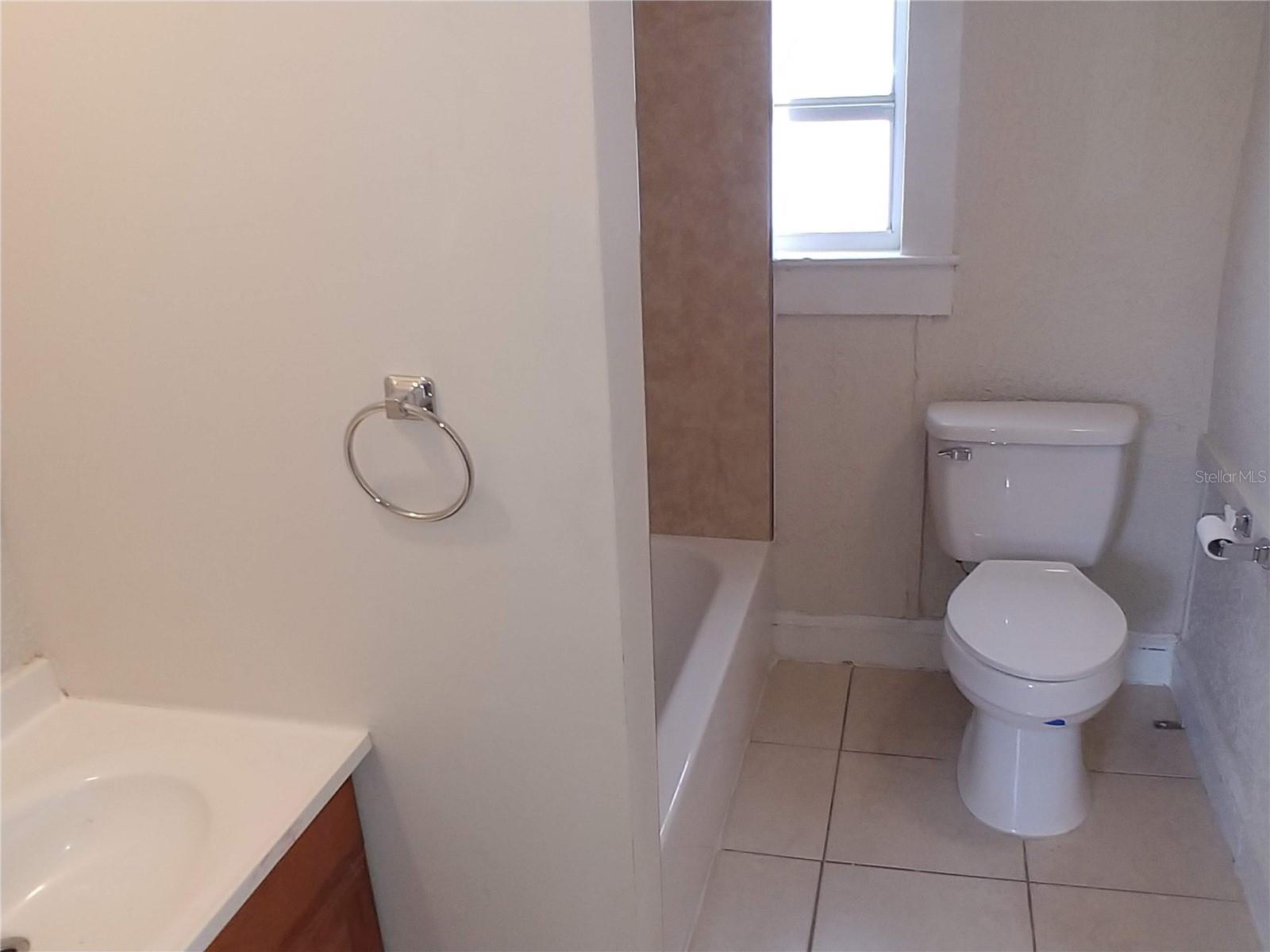 Image 25 of 43 For 423 Main Street A,b & C