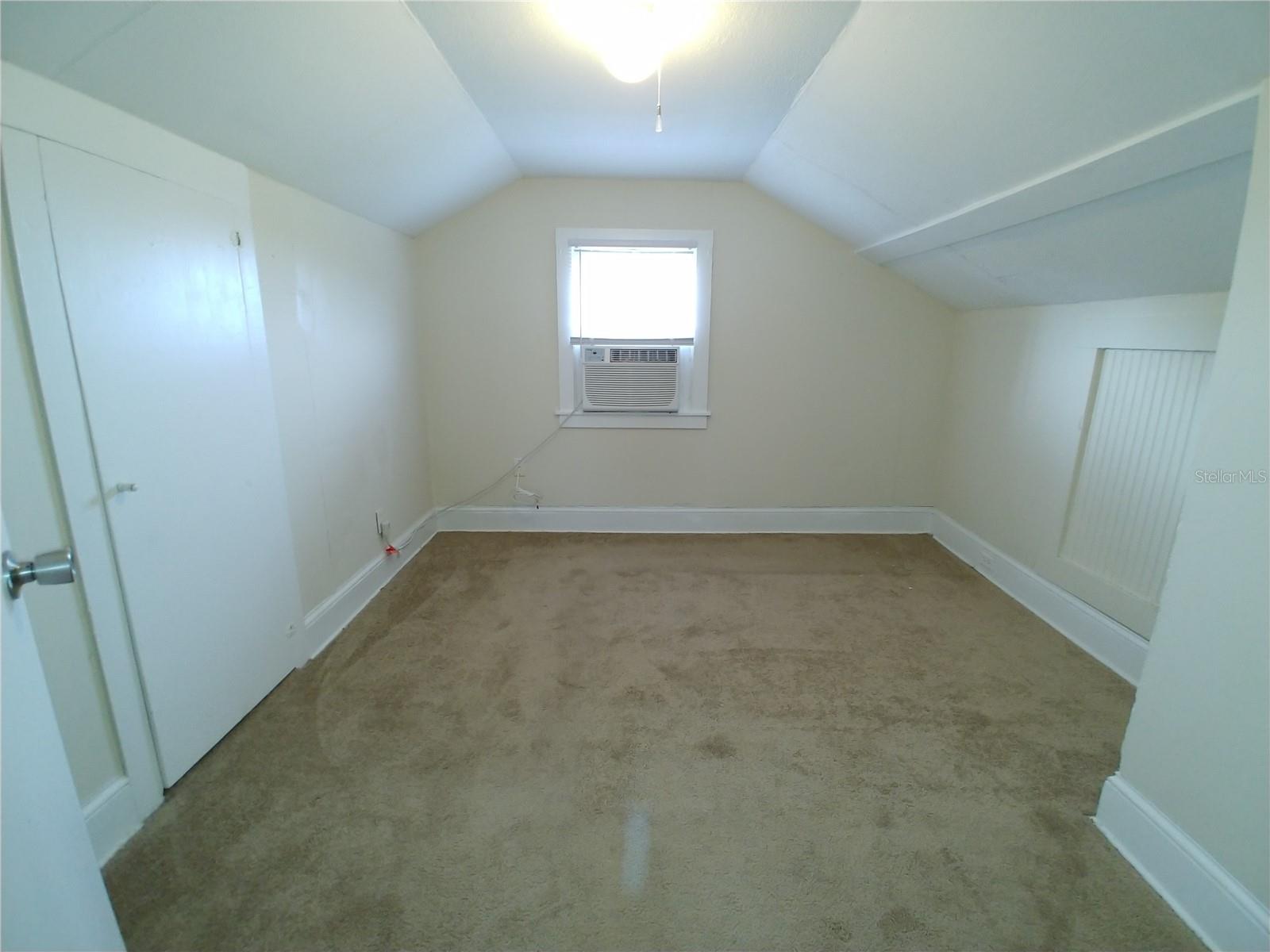 Image 33 of 43 For 423 Main Street A,b & C