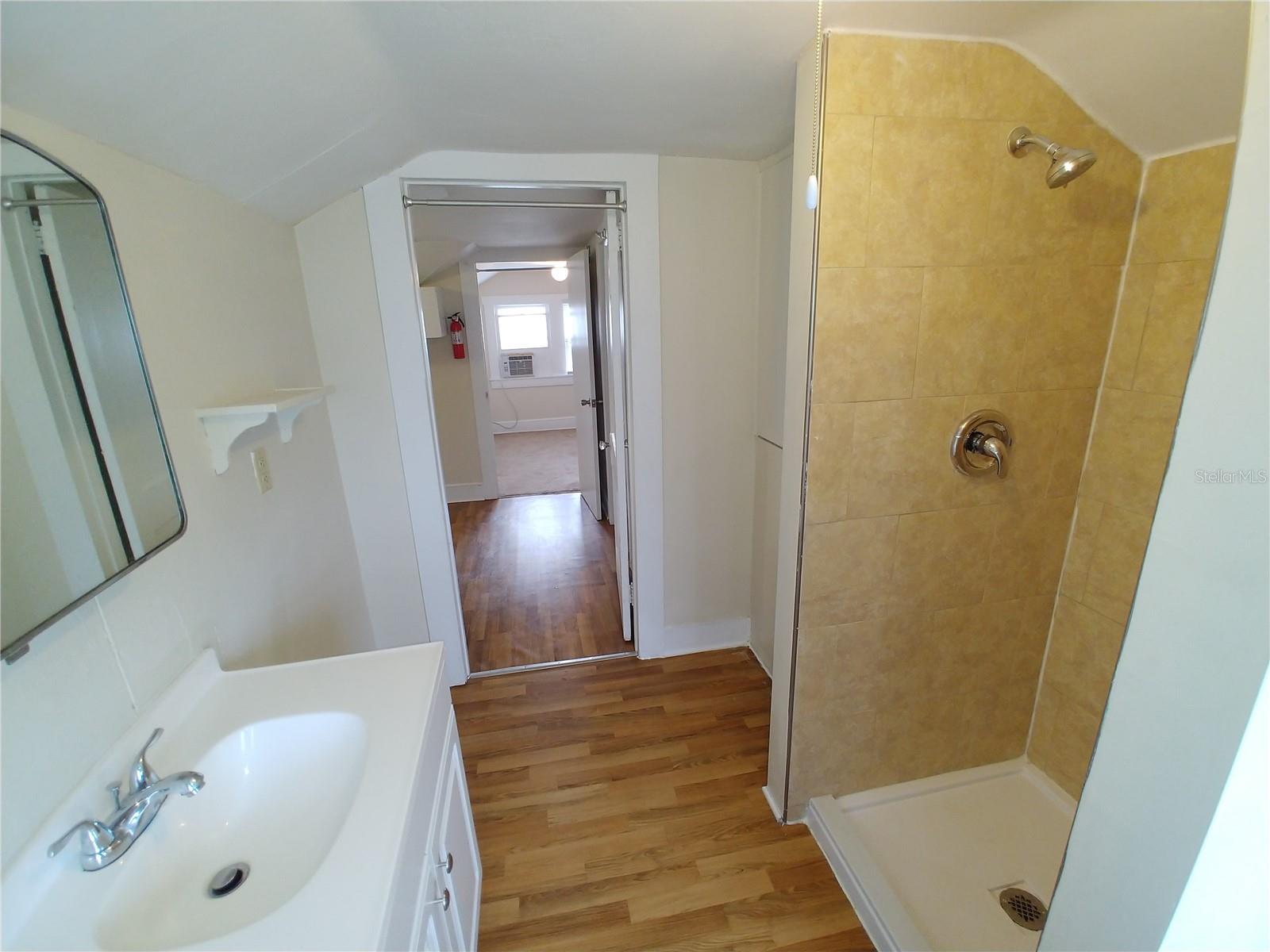 Image 34 of 43 For 423 Main Street A,b & C