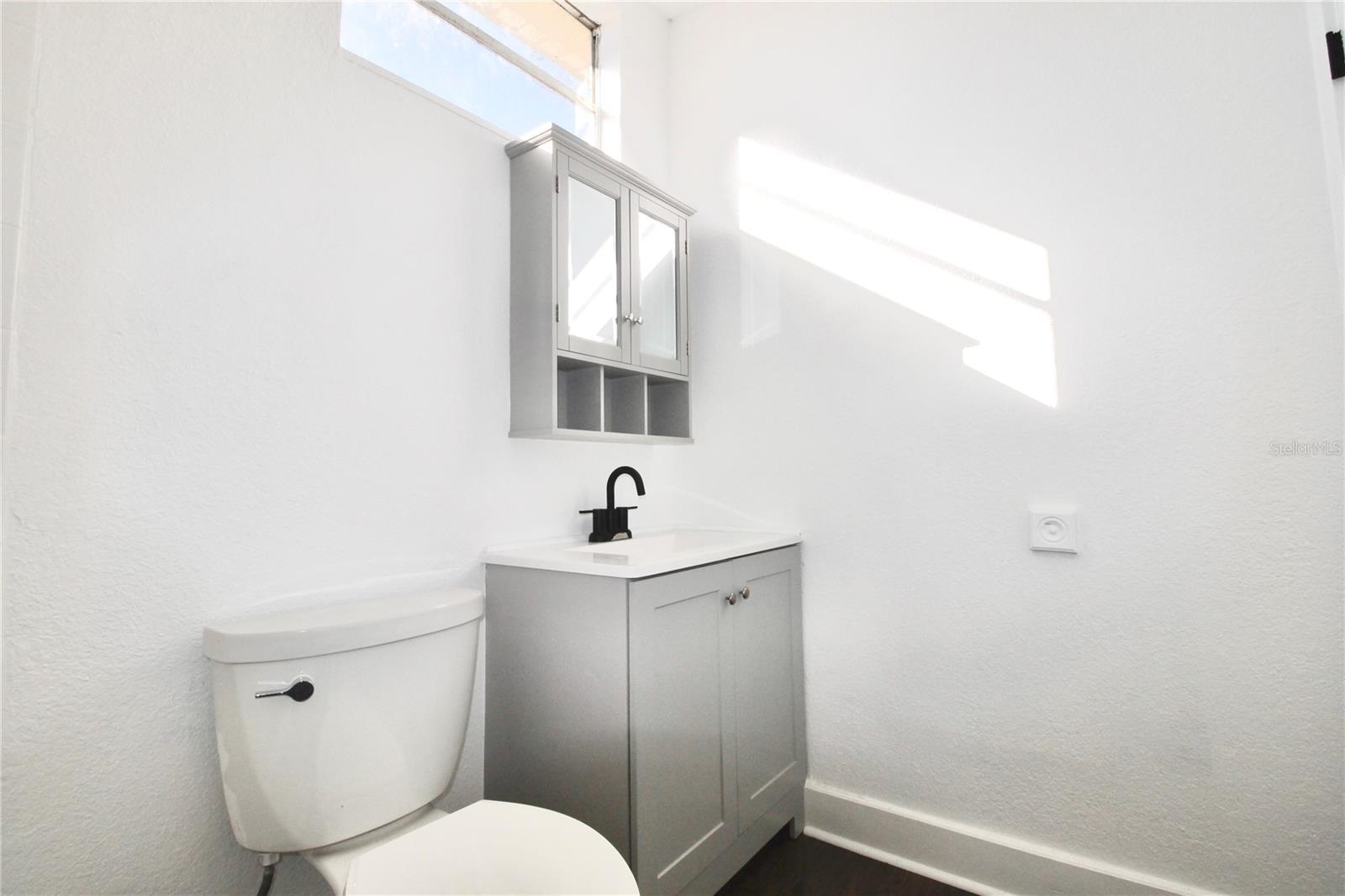 Image 18 of 78 For 608 Dundee Road