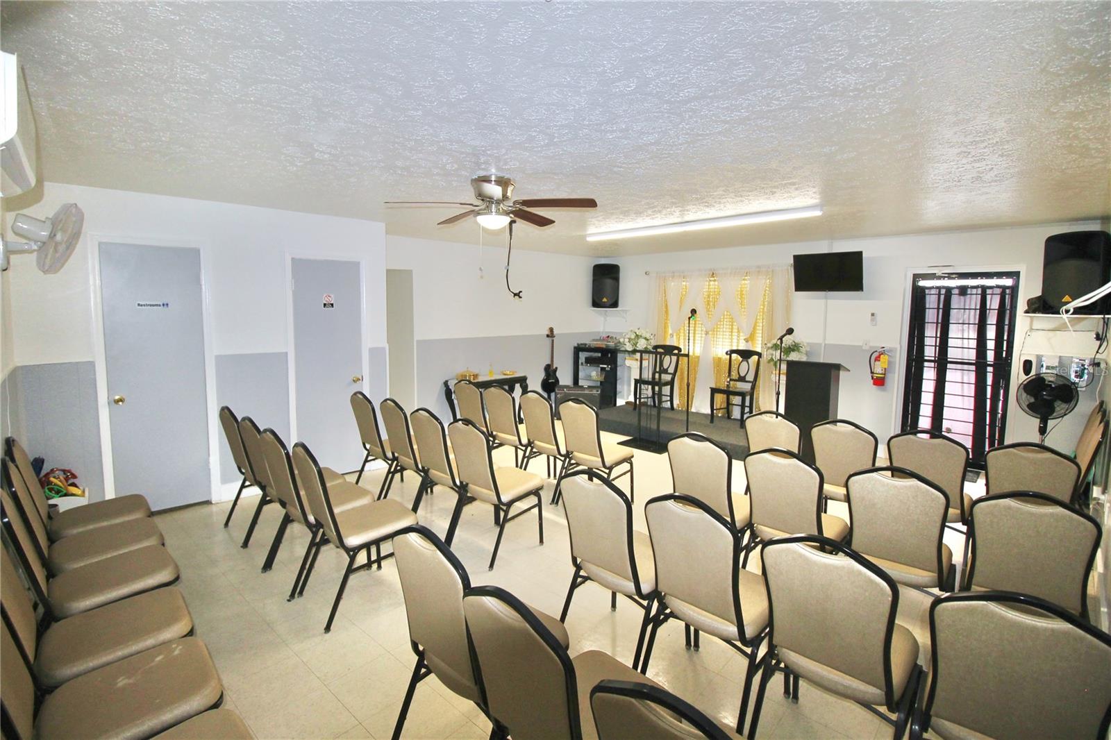 Image 38 of 78 For 608 Dundee Road