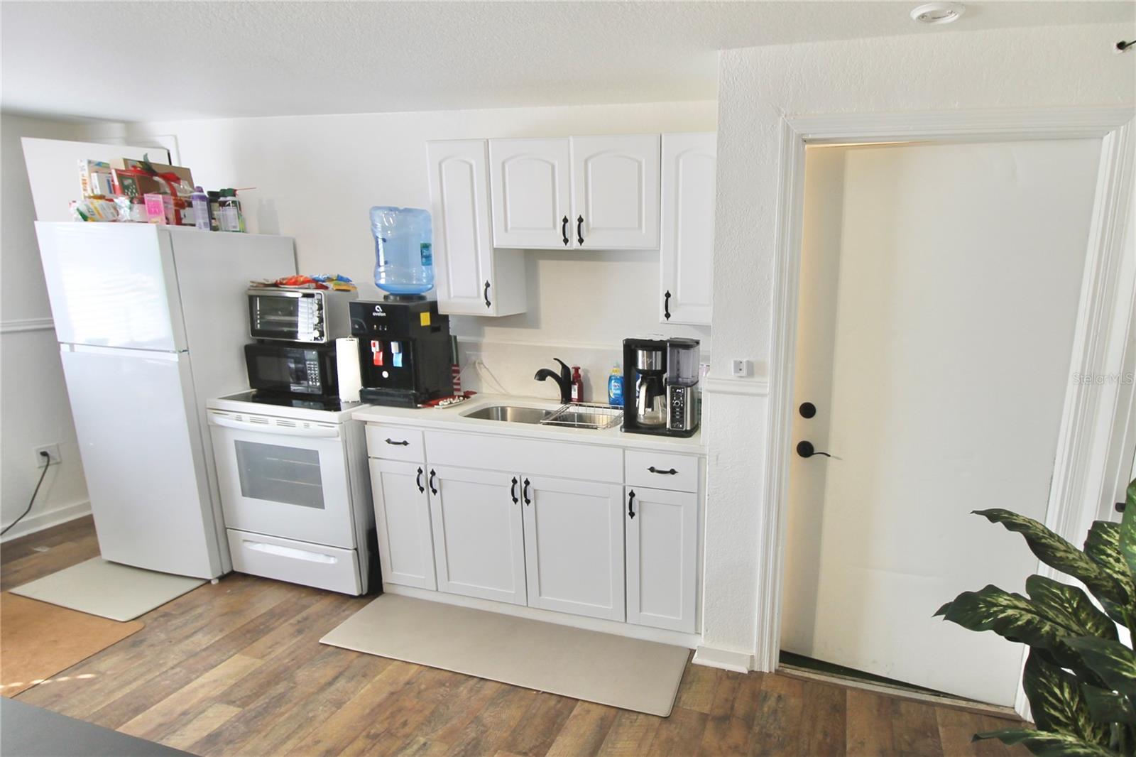 Image 60 of 78 For 608 Dundee Road