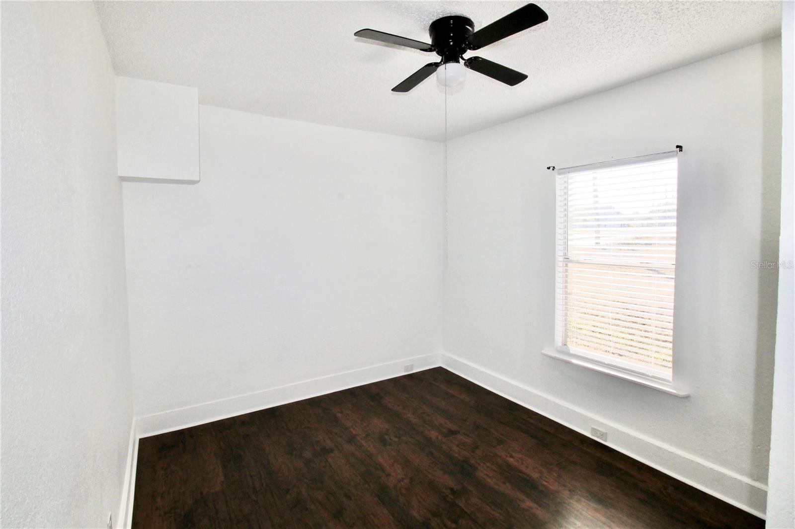 Image 19 of 42 For 610 Dundee Road