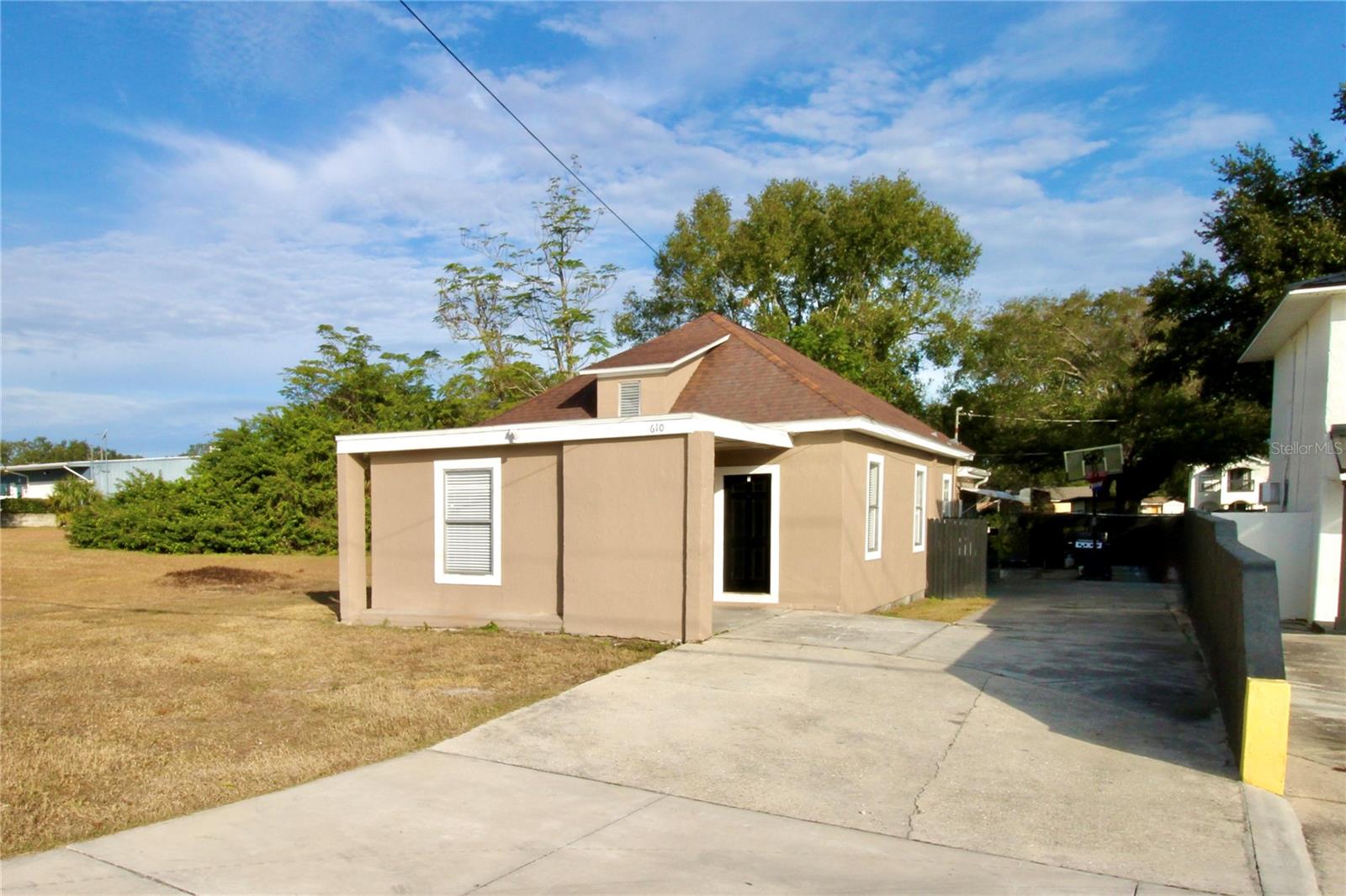 Image 5 of 42 For 610 Dundee Road