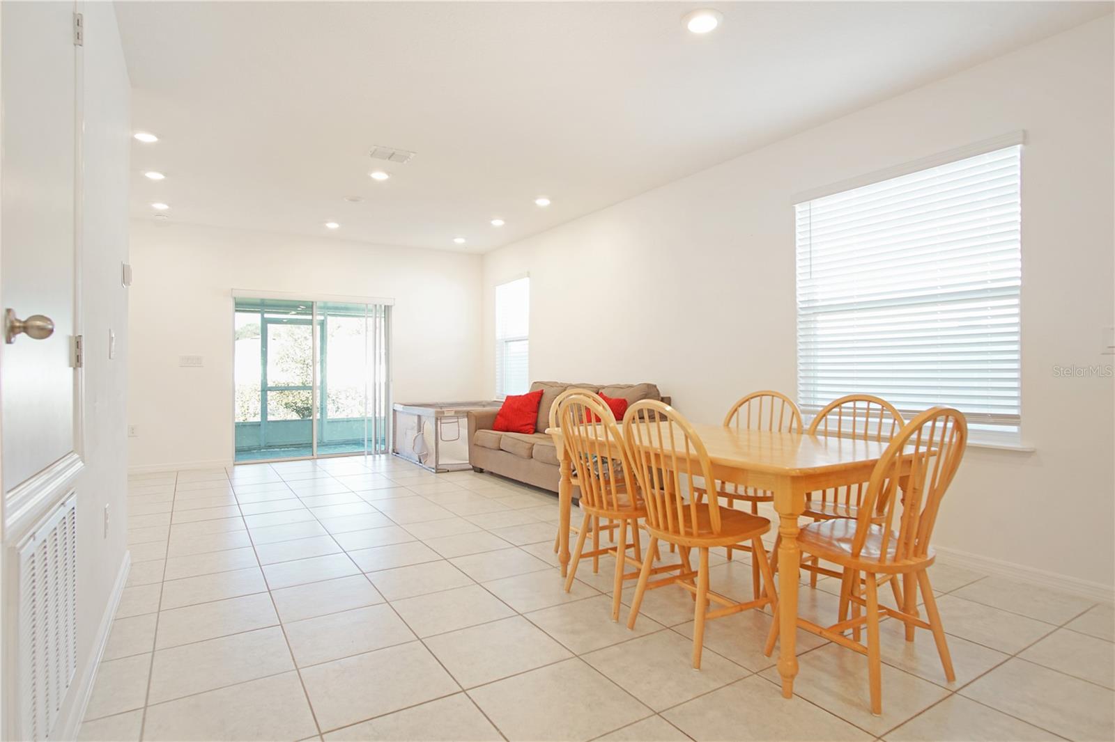 Image 11 of 27 For 920 Bocavista Court